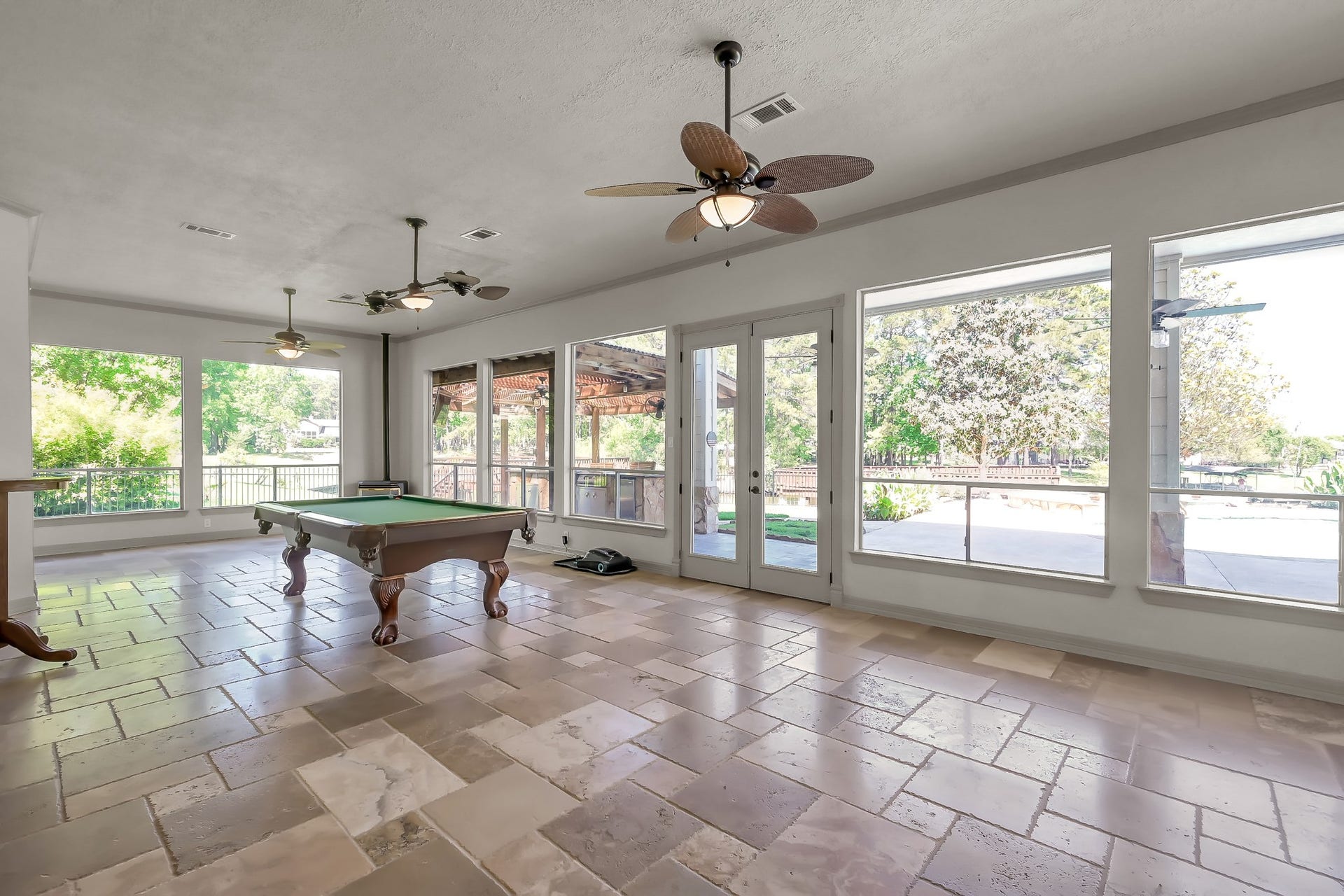 12758 Aries Loop Loop, Willis, TX 77318 Large Sunroom that could be used as Game Room or Family Room
