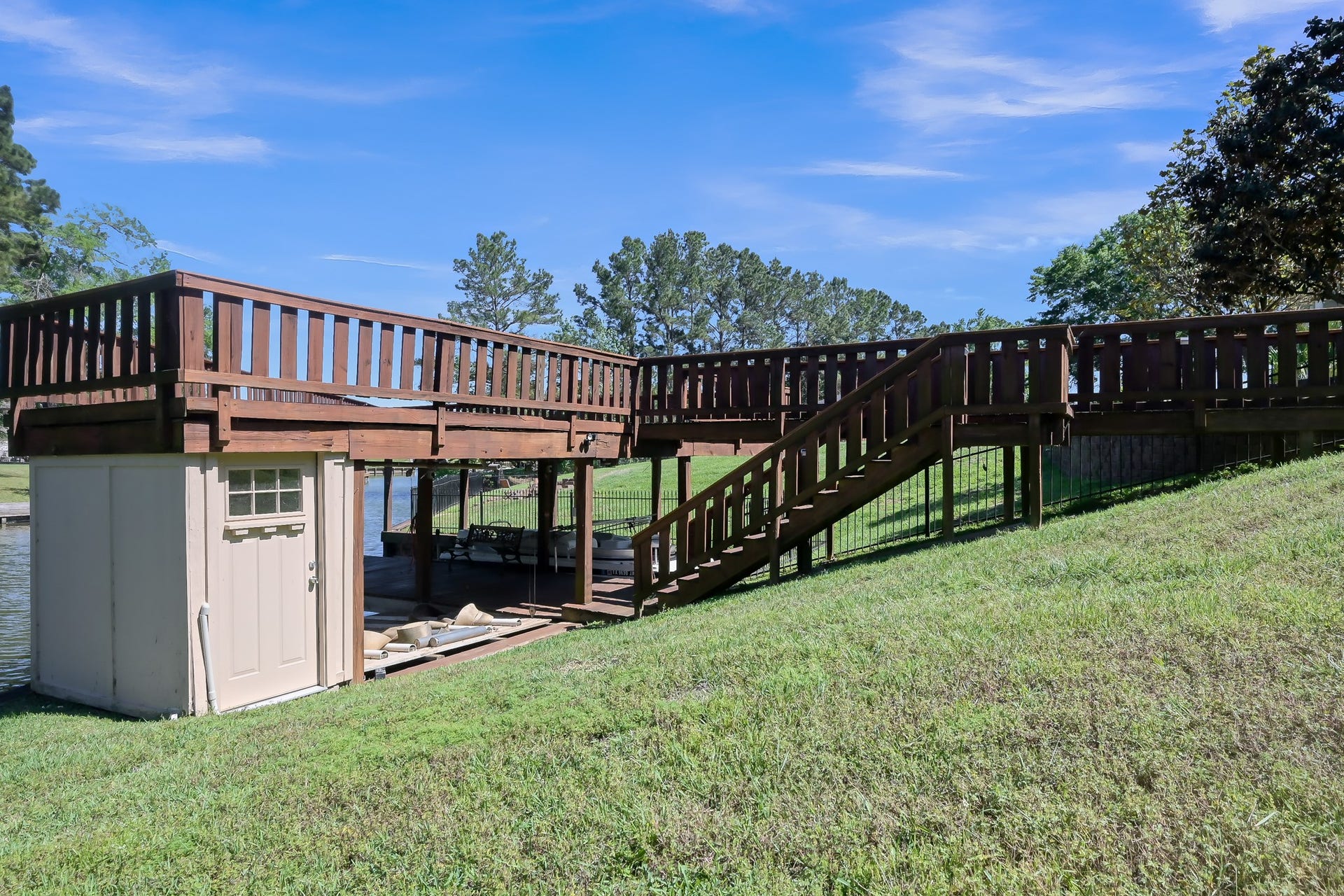 12758 Aries Loop Loop, Willis, TX 77318 Boat slip with Sun Deck