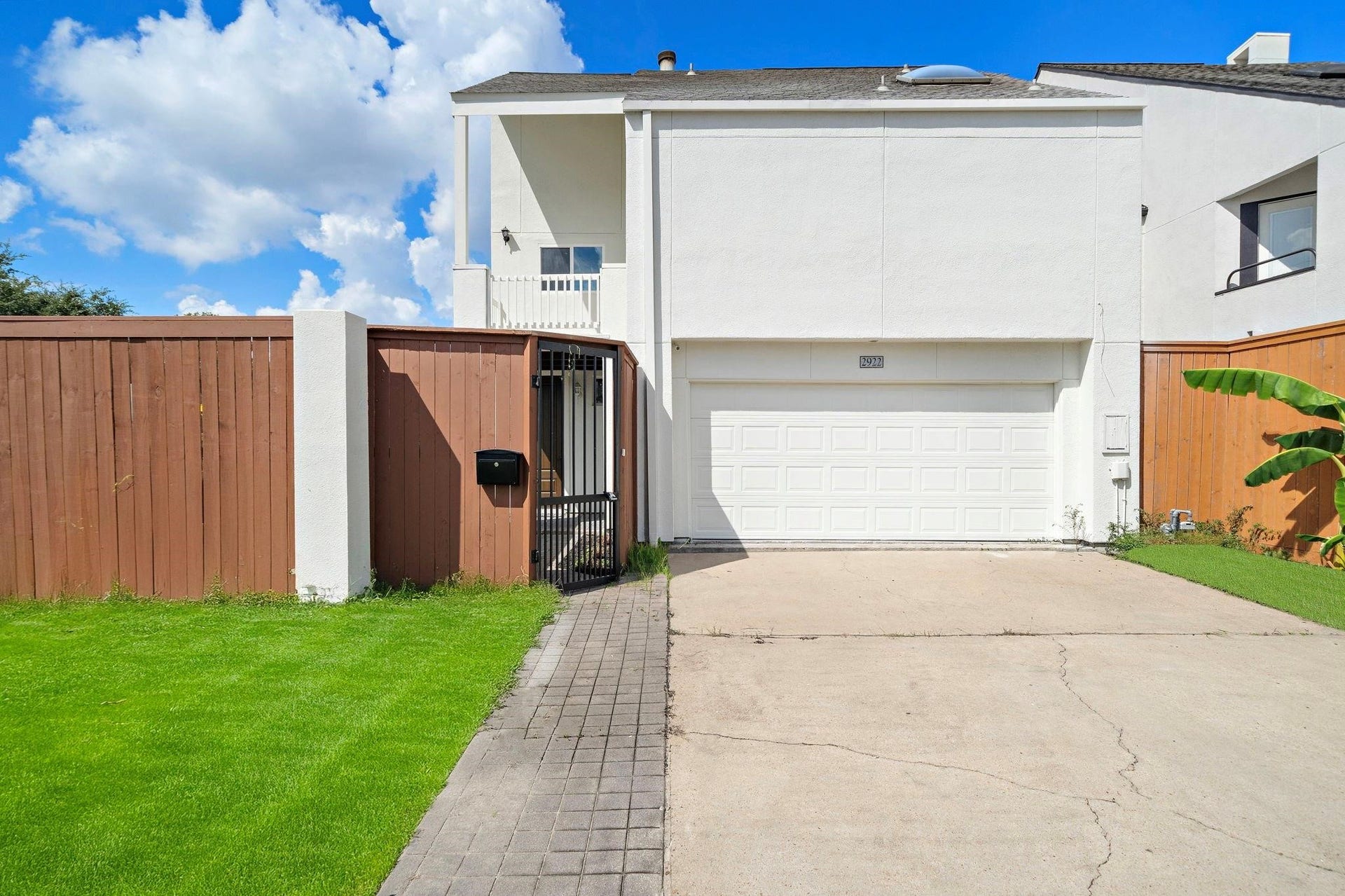 2922 Bering Drive, Houston, TX 77057 2922 Bering Drive, Houston, TX 77057