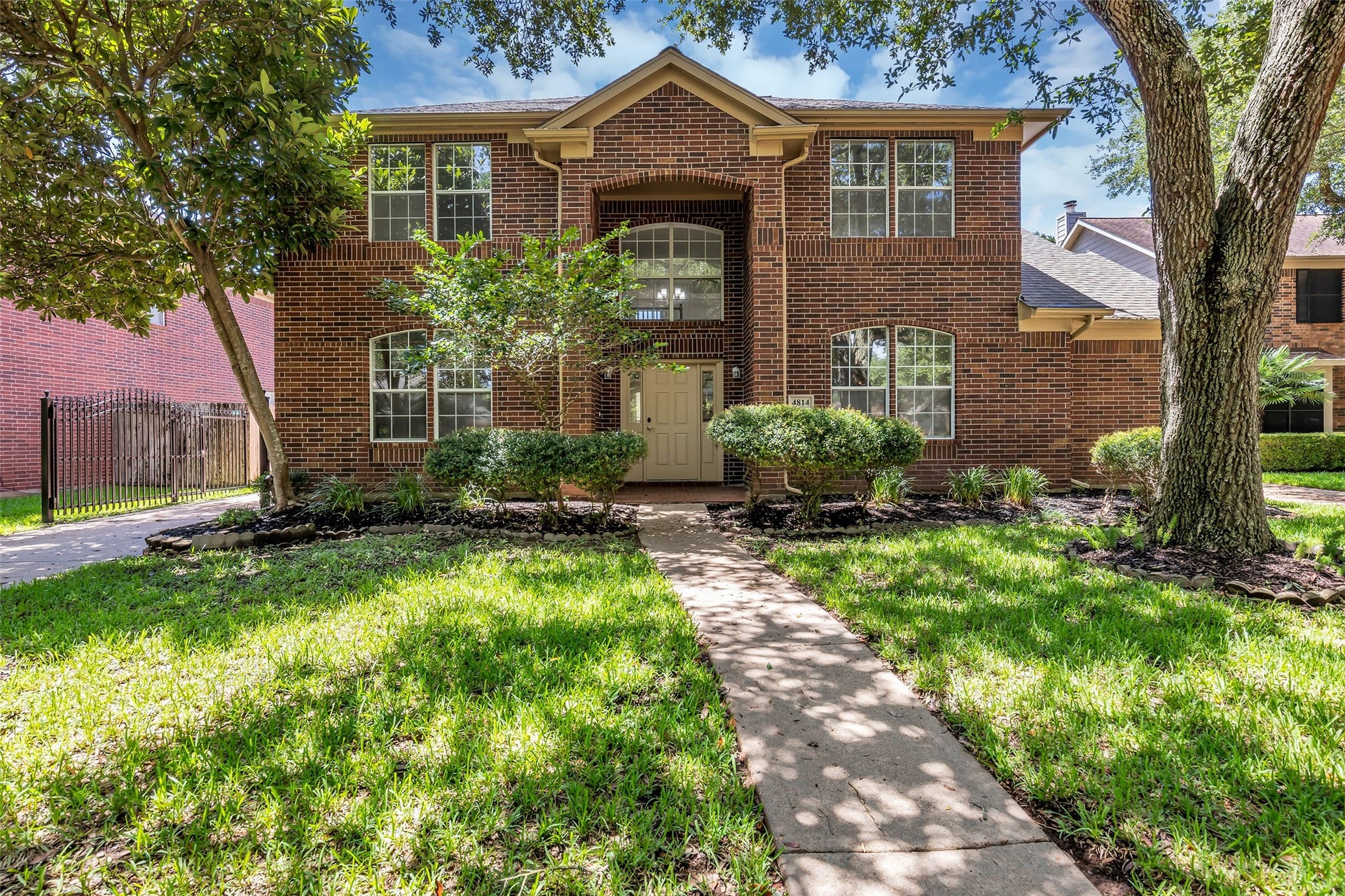 4814 Dixie Court, Sugar Land, TX 77478 Beautiful Home with plenty of shade to keep the home cooler in the Summer