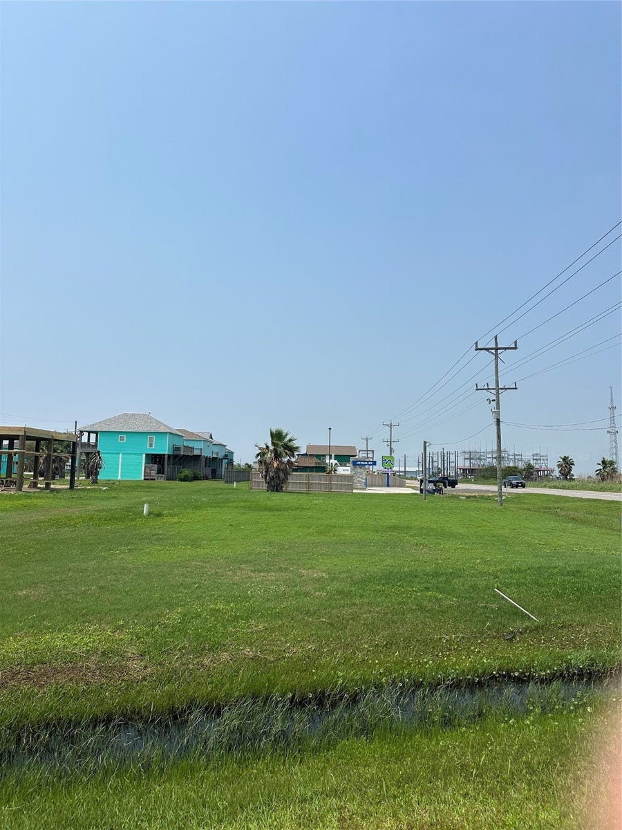 Property photo for 2596 Tx-87, Crystal Beach, TX
