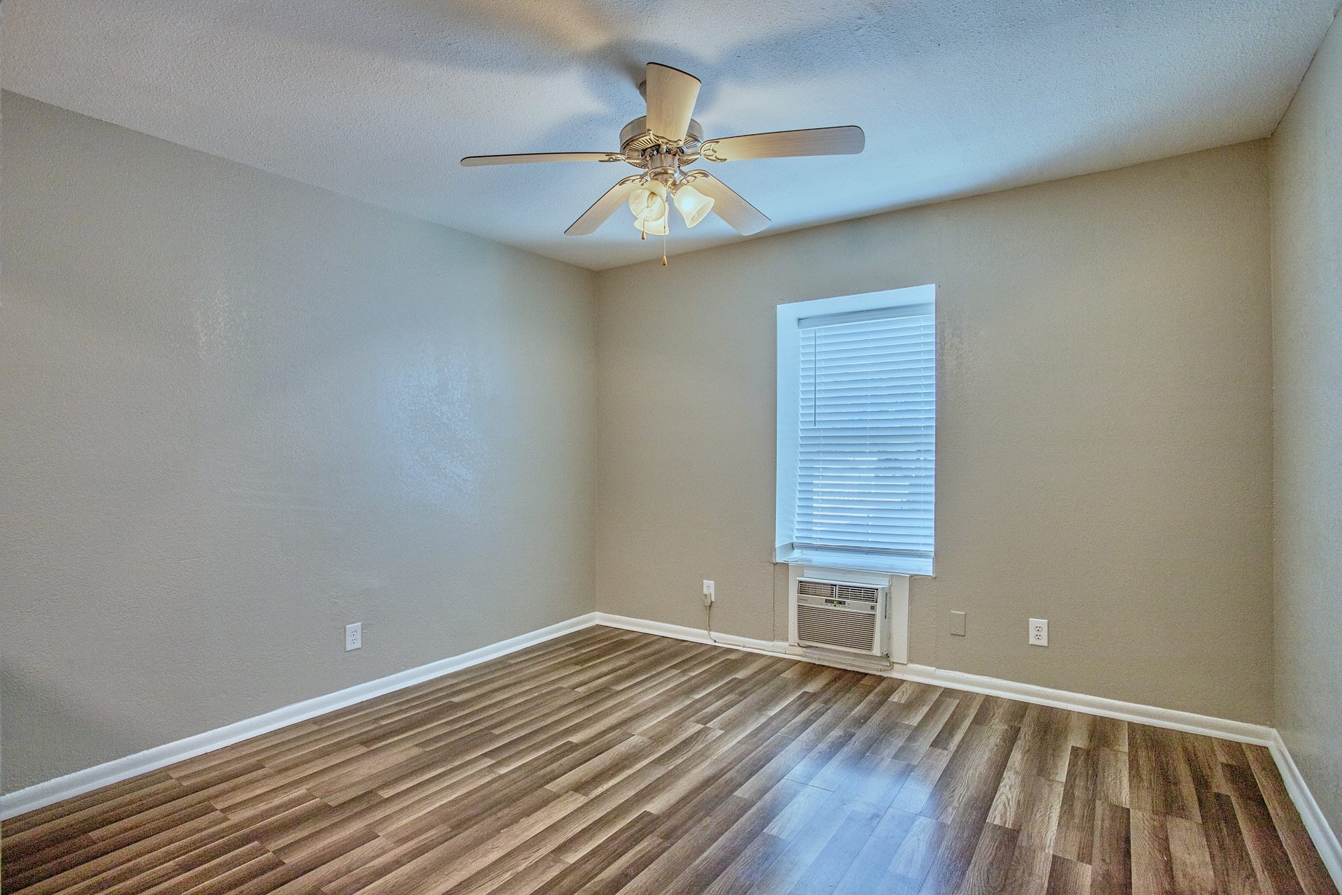 1423 Hawthorne, #16, Houston, TX 77006