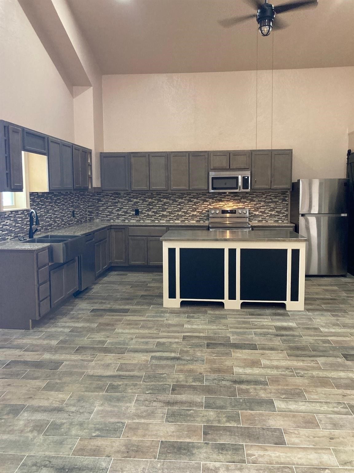 4384 County Road 197, Alvin, TX 77511 4384 County Road 197, Alvin, TX 77511