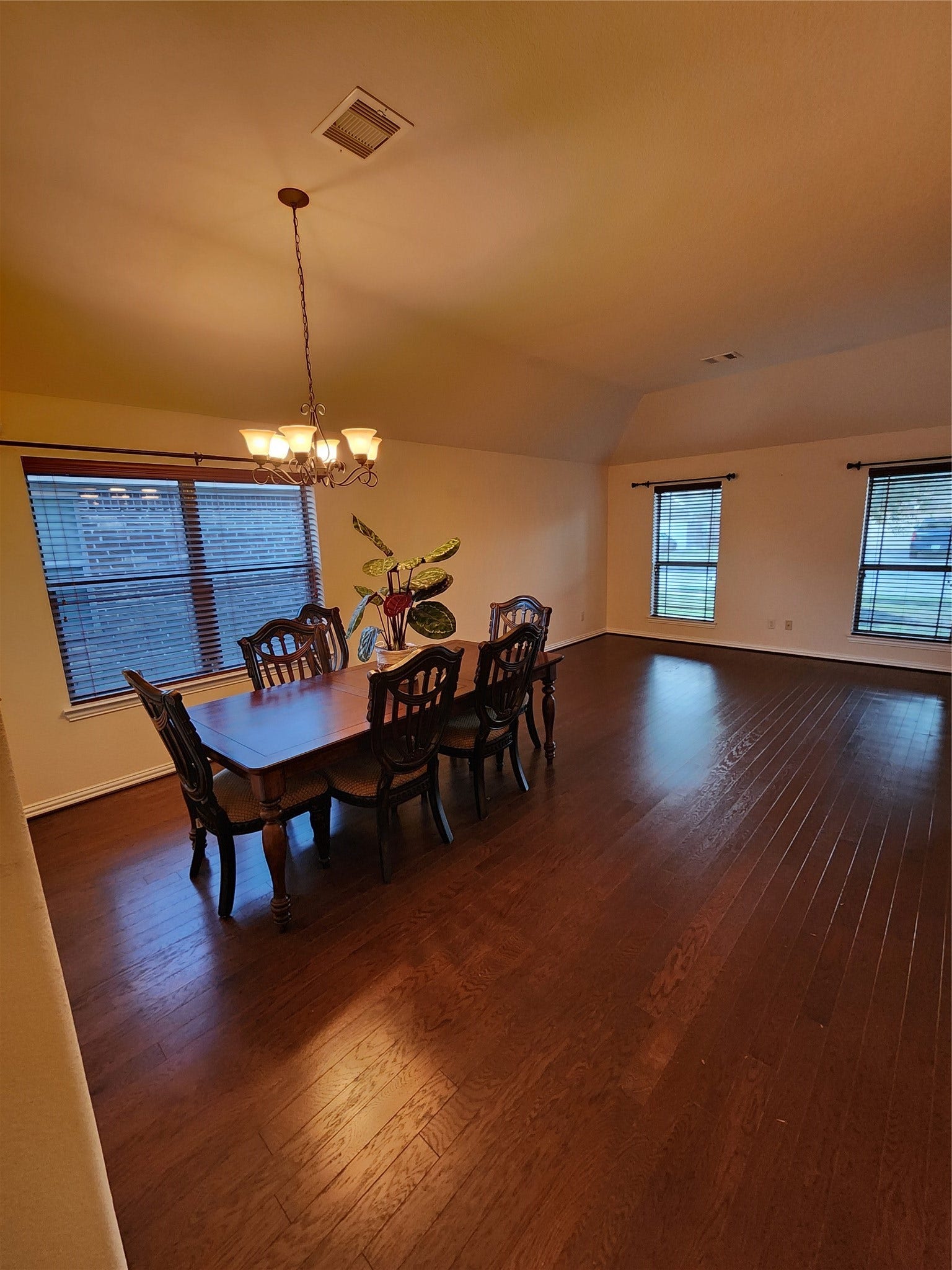 4713 E Meadow Drive, Deer Park, TX 77536 Dinning