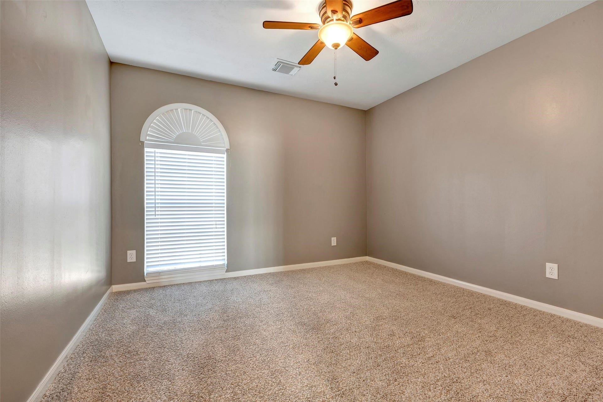 11514 Tara Place, Pearland, TX 77584 Home features three Spacious Upstairs Bed rooms
