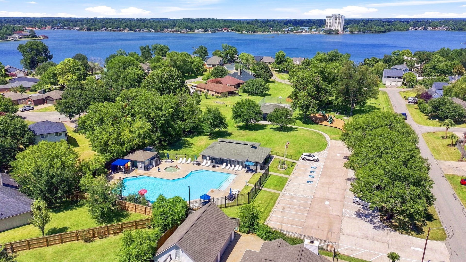 10707 Hillside Drive, Montgomery, TX 77356 Welcome to Lake Life Conroe Style