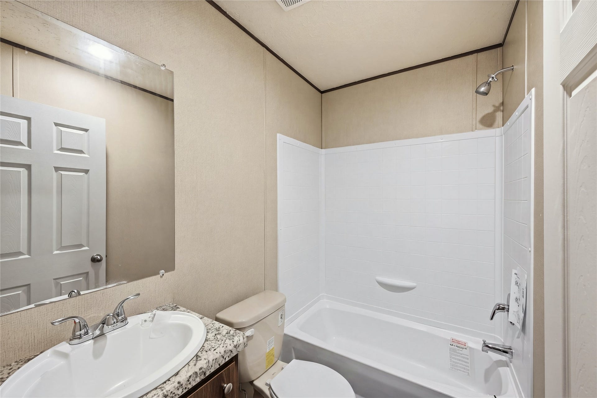 Secondary full bathroom