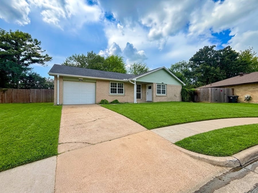 Property photo for 1014 Pimlico Drive, Pearland, TX