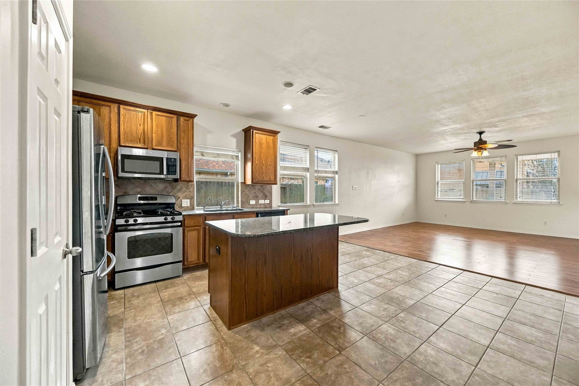 9707 Golden Cypress Drive, Rosharon, TX 77583 9707 Golden Cypress Drive, Rosharon, TX 77583