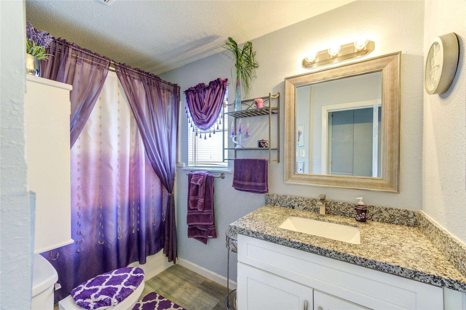 9305 Gettysburg Avenue, Texas City, TX 77591 A view of the full bathroom
