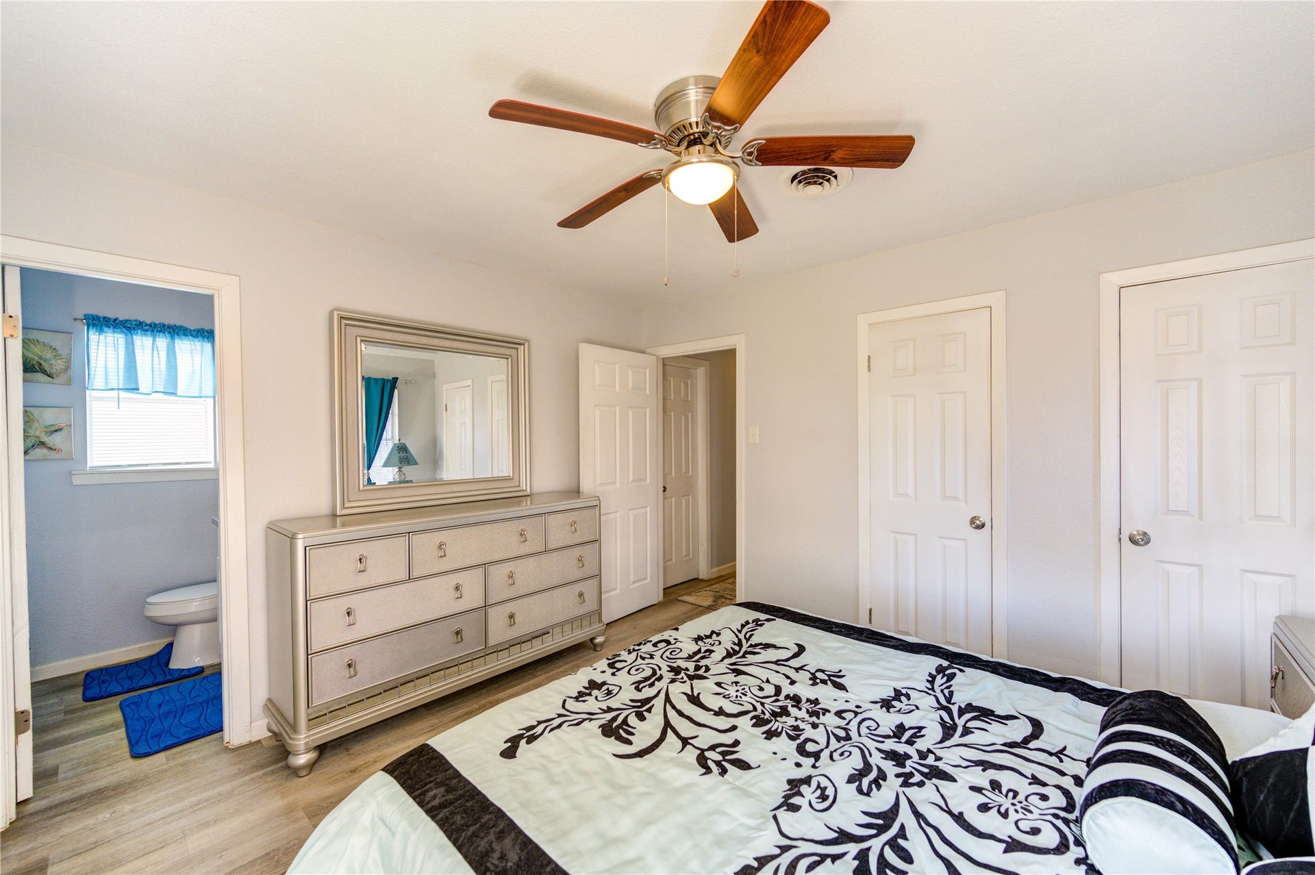9305 Gettysburg Avenue, Texas City, TX 77591 A view of the primary bedroom.
