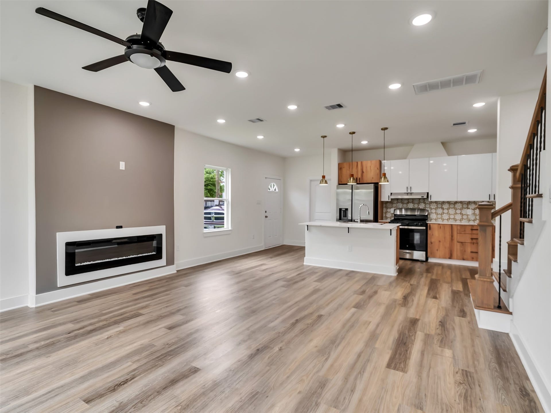 855 S Victory Drive, #C, Houston, TX 77088 Living room fireplace