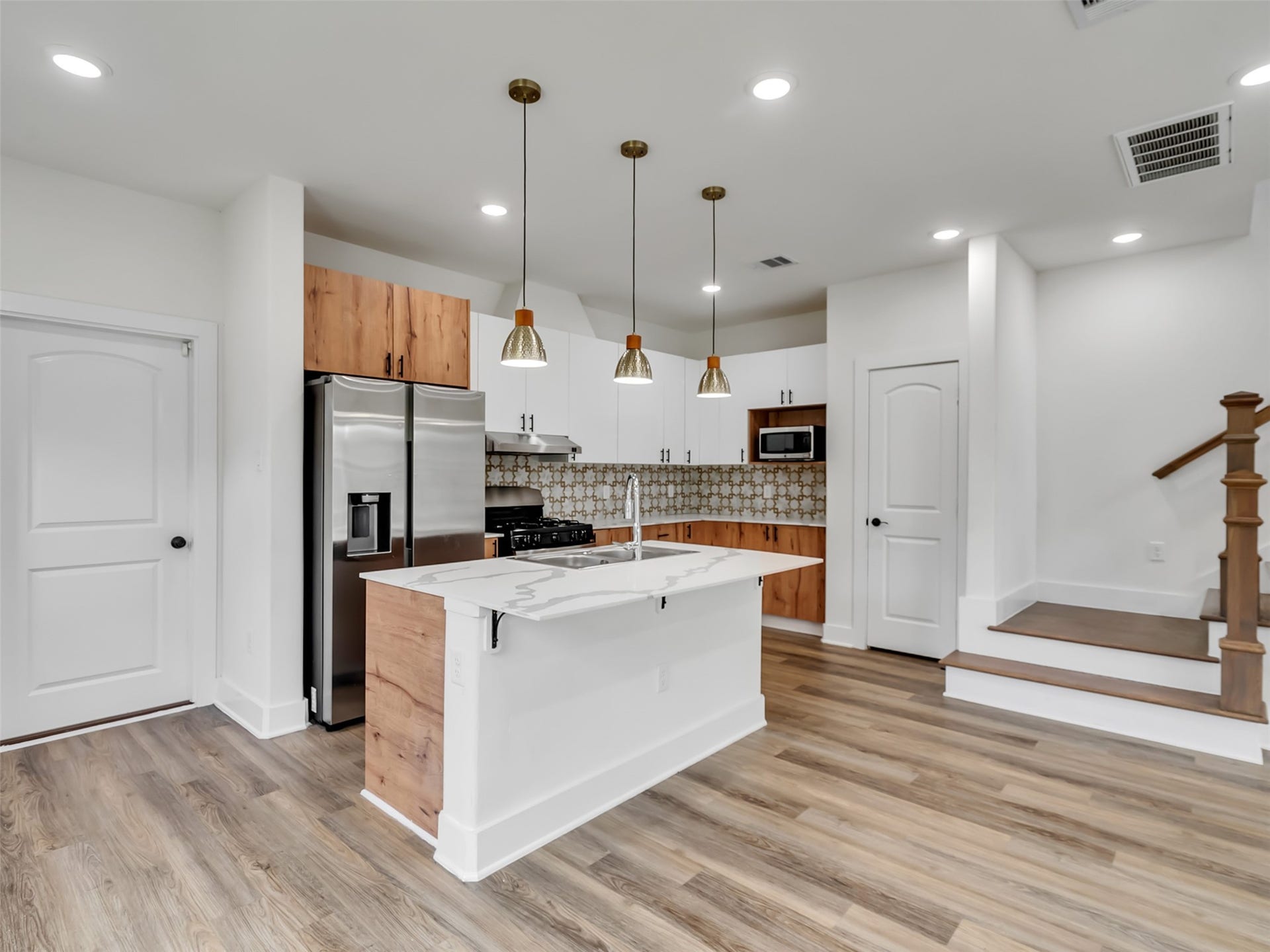 855 S Victory Drive, #C, Houston, TX 77088 Kitchen island
