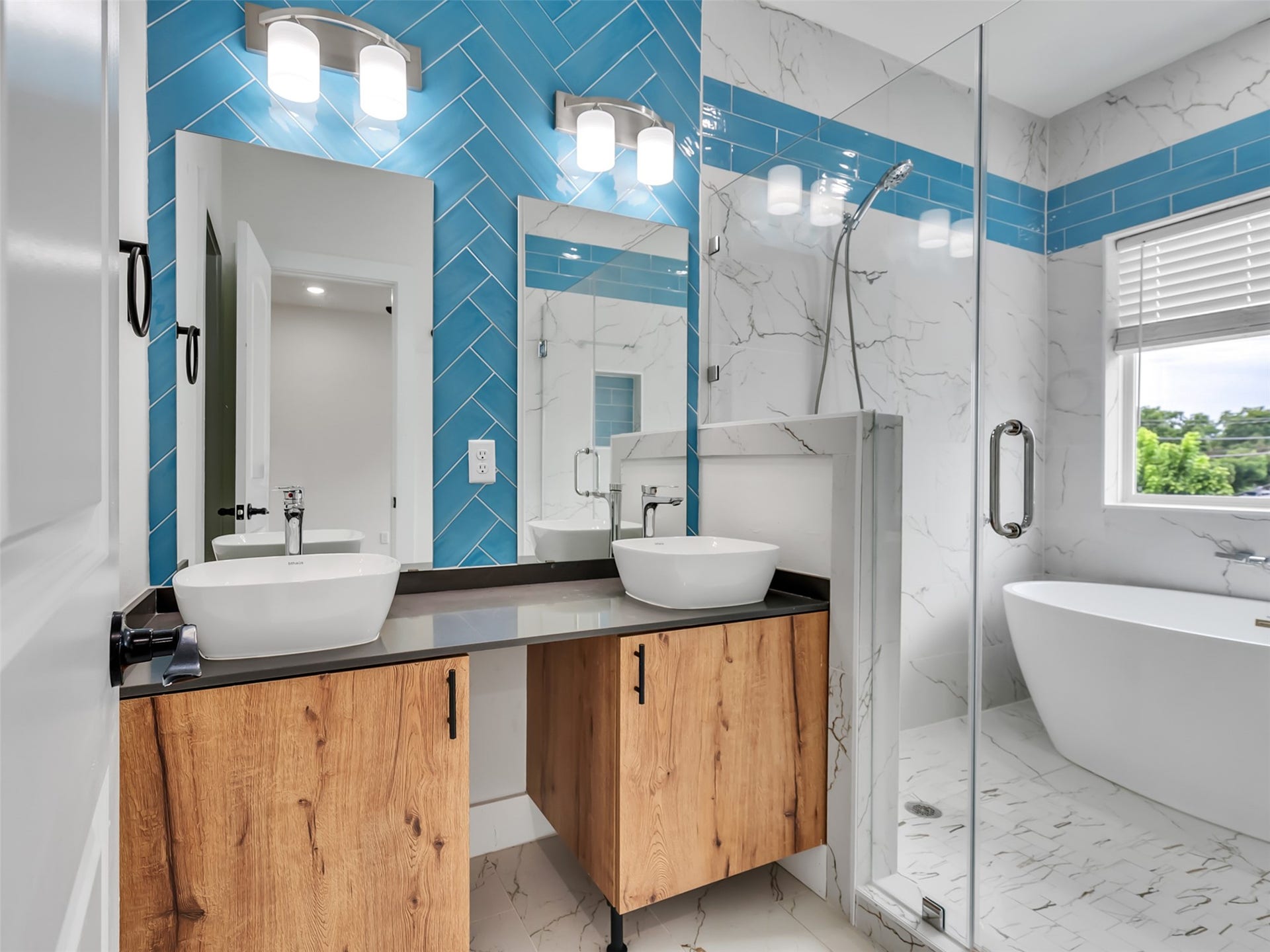 855 S Victory Drive, #C, Houston, TX 77088 Master Bath dual sinks