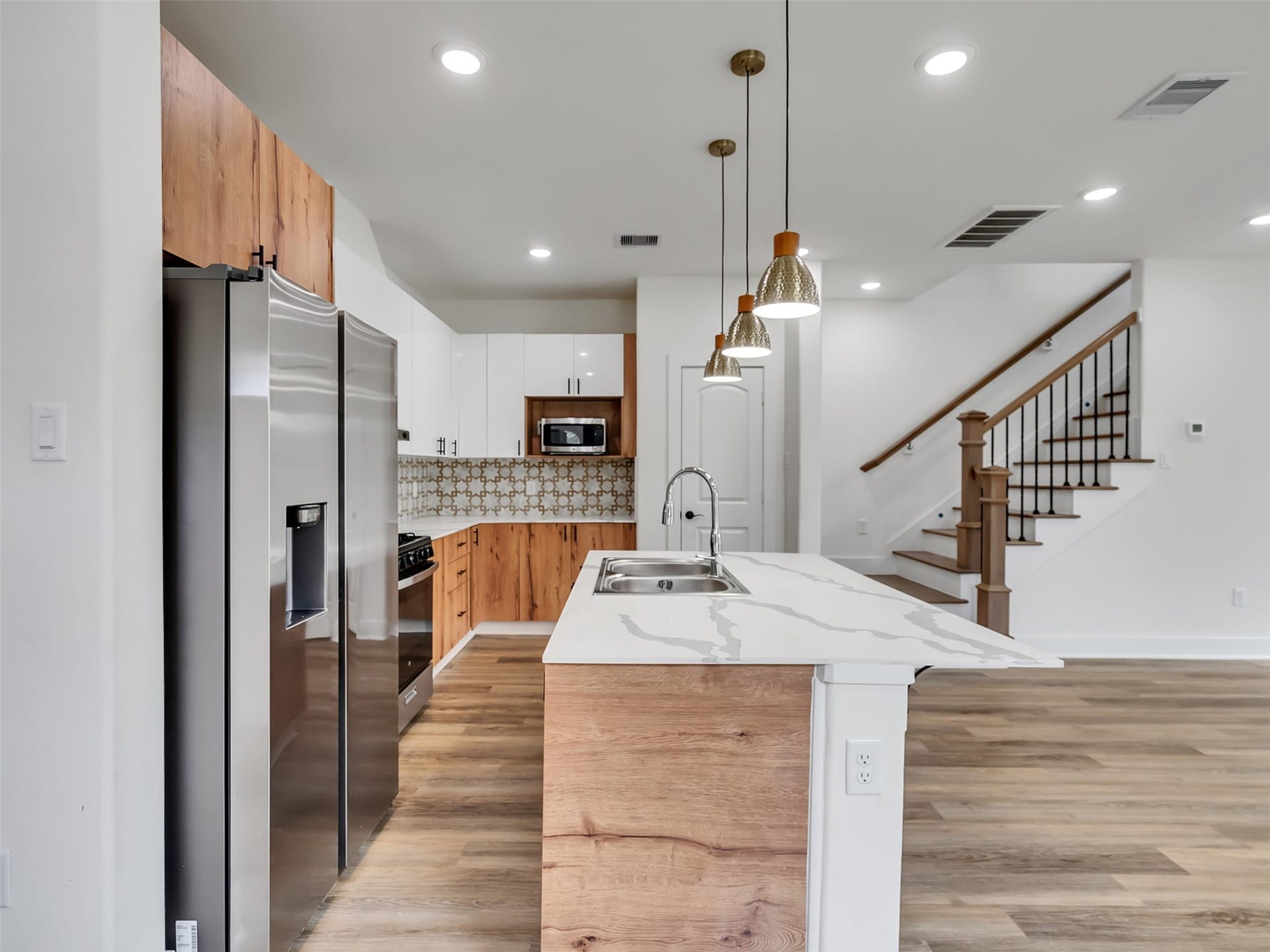 855 S Victory Drive, #C, Houston, TX 77088 Kitchen view from the entry door.