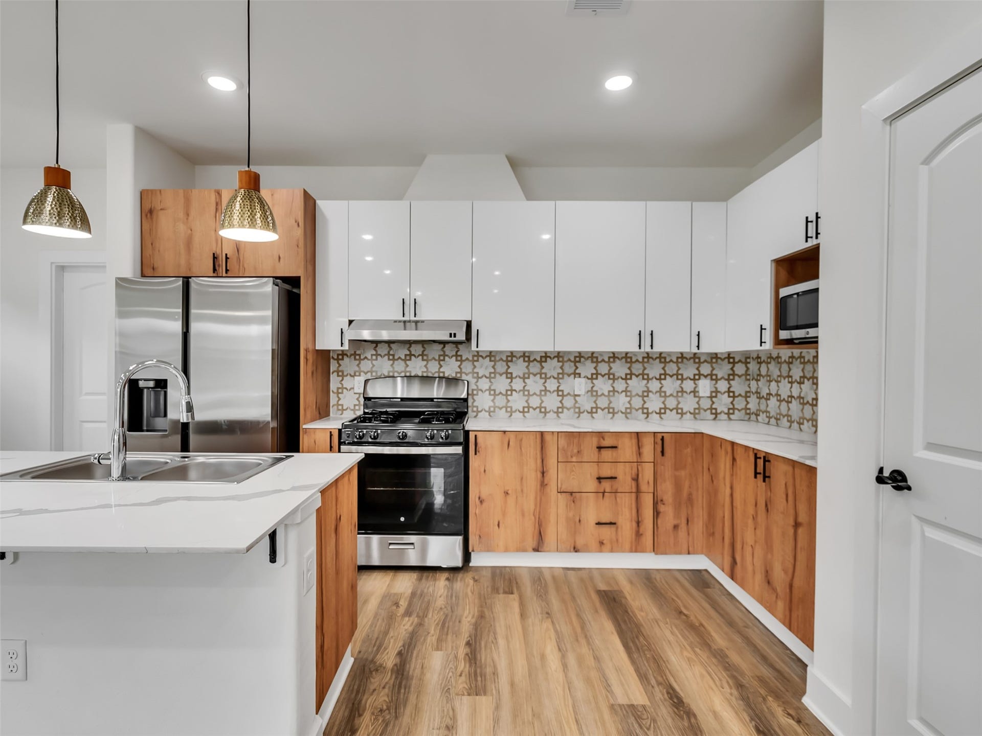 855 S Victory Drive, #C, Houston, TX 77088 Kitchen view