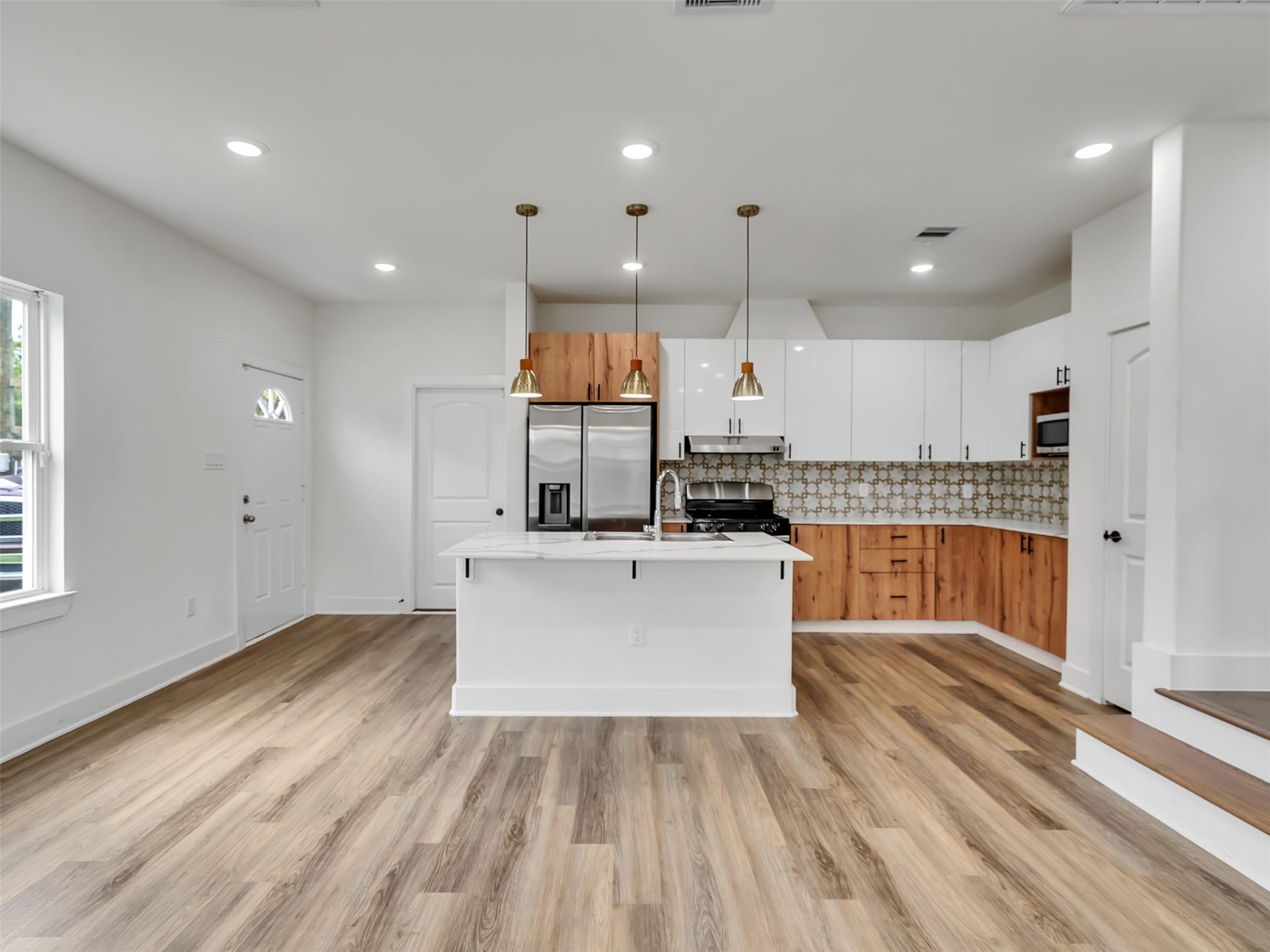 855 S Victory Drive, #C, Houston, TX 77088 Facing kitchen form the living room