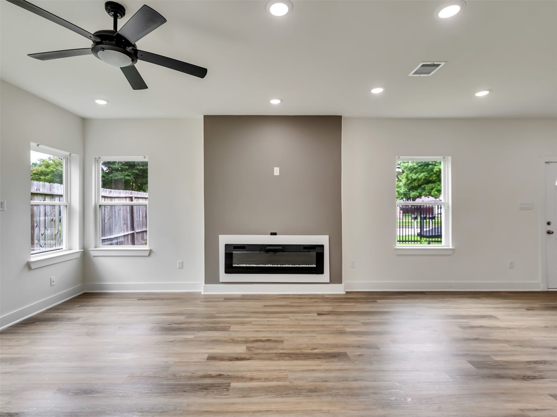 855 S Victory Drive, #C, Houston, TX 77088 Living room fireplace