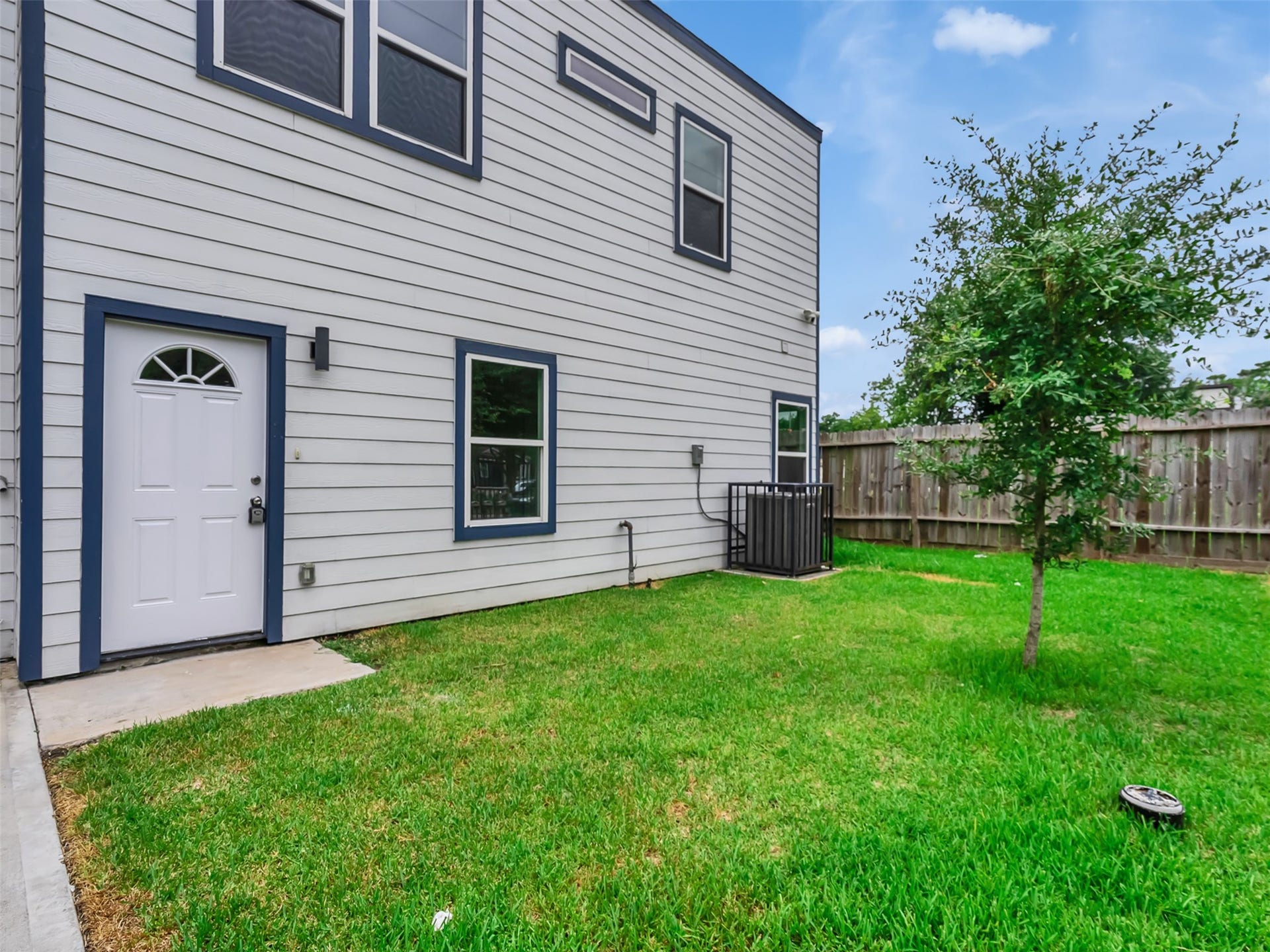 855 S Victory Drive, #C, Houston, TX 77088 Front door