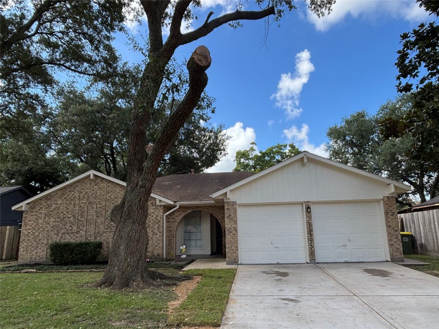 Property photo for 5008 Rockland Drive, Pearland, TX