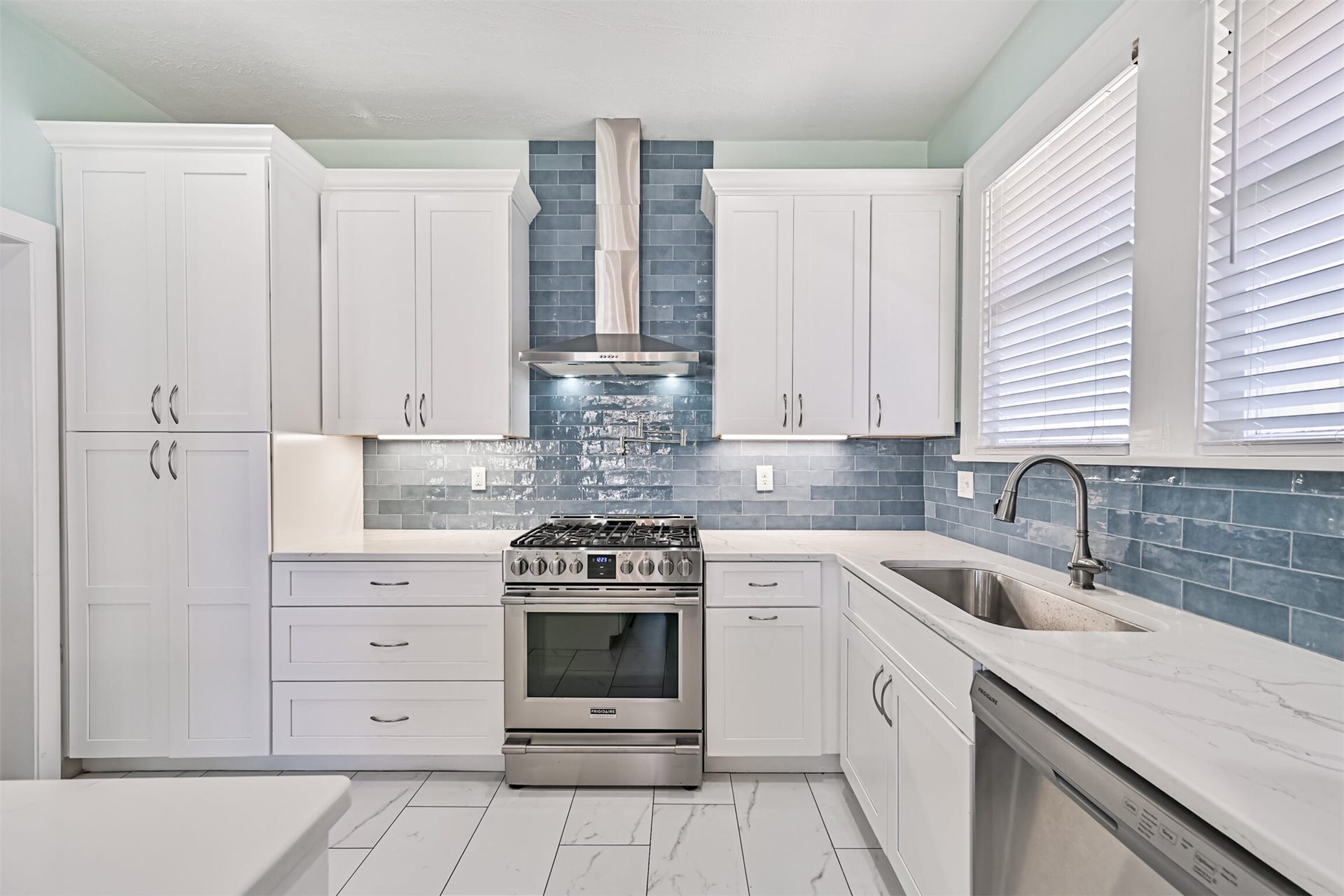 3519 Avenue R 1/2, Galveston, TX 77550 3519 Avenue R 1/2, Galveston, TX 77550