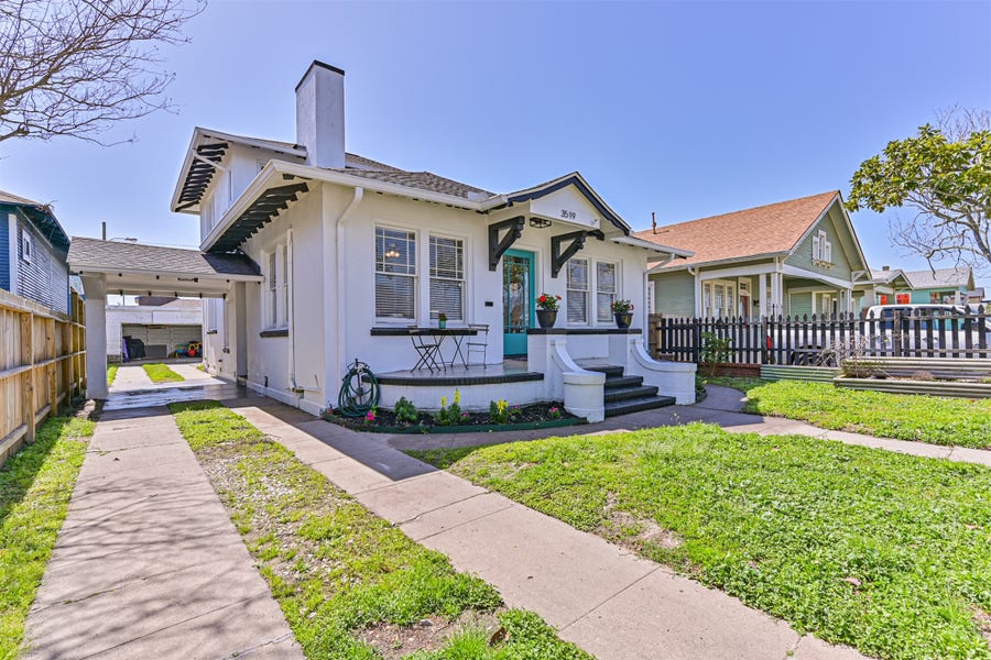 Property photo for 3519 Avenue R 1/2, Galveston, TX