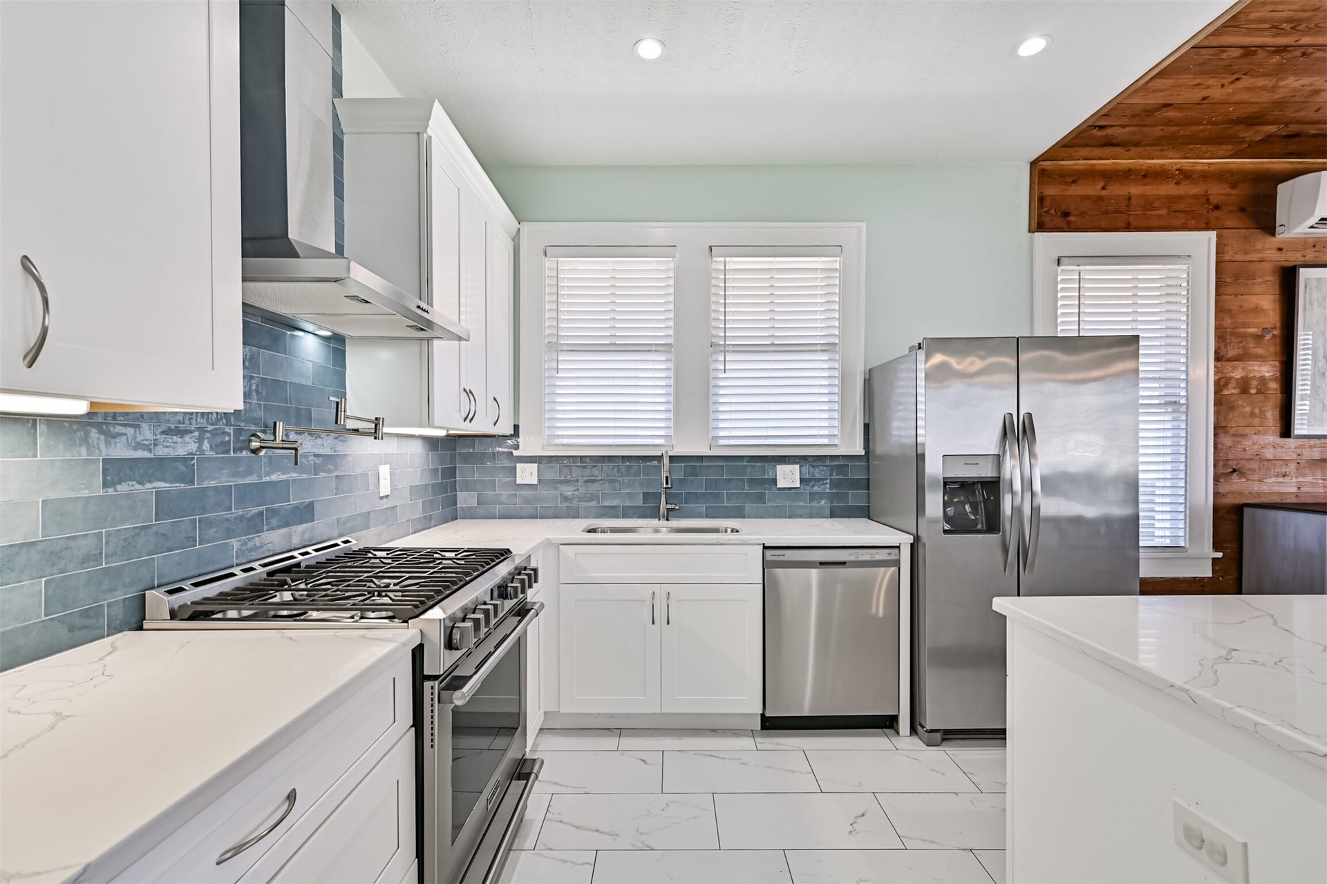 3519 Avenue R 1/2, Galveston, TX 77550 3519 Avenue R 1/2, Galveston, TX 77550