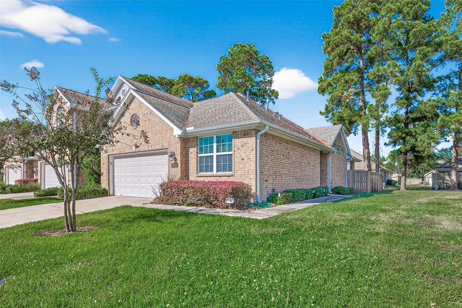 Property photo for 2026 Que Manor Drive, Houston, TX