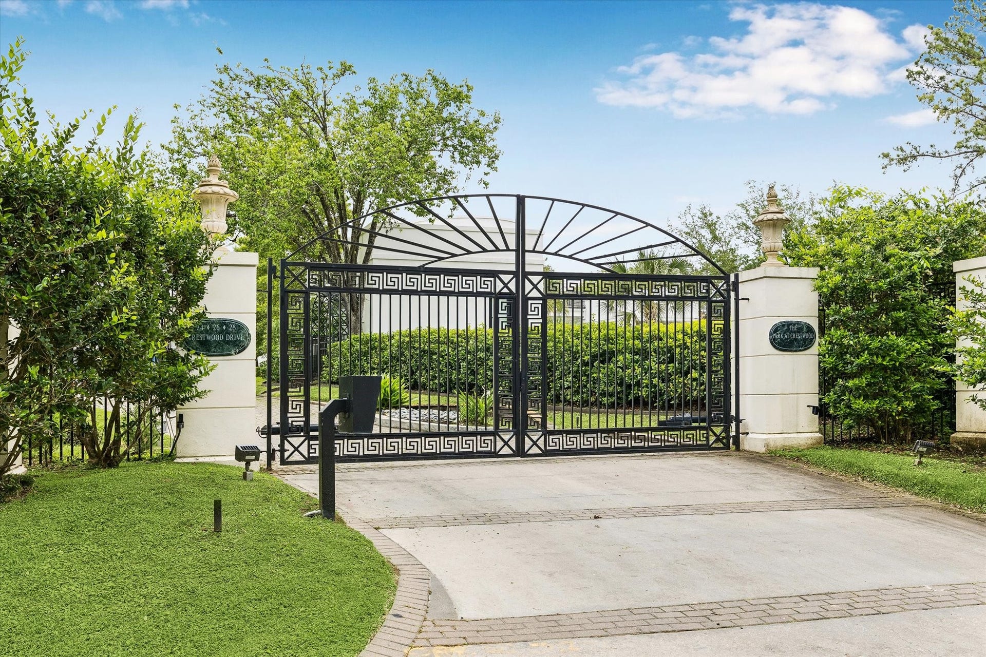 24 Crestwood Drive, Houston, TX 77007 24 Crestwood Drive, Houston, TX 77007