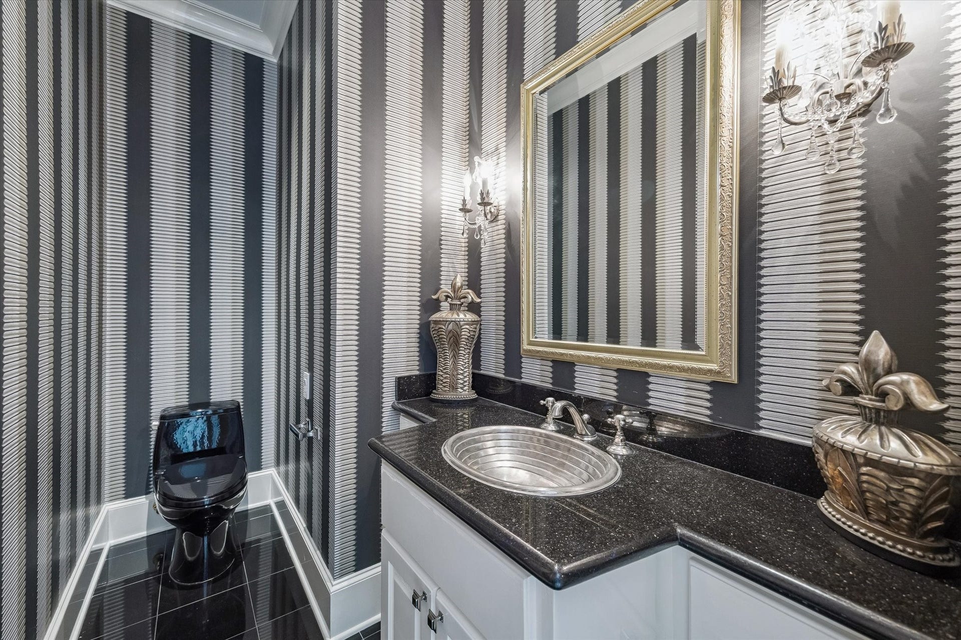 24 Crestwood Drive, Houston, TX 77007 24 Crestwood Drive, Houston, TX 77007
