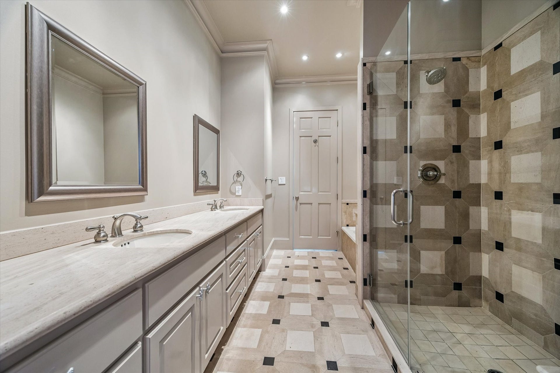 24 Crestwood Drive, Houston, TX 77007 24 Crestwood Drive, Houston, TX 77007