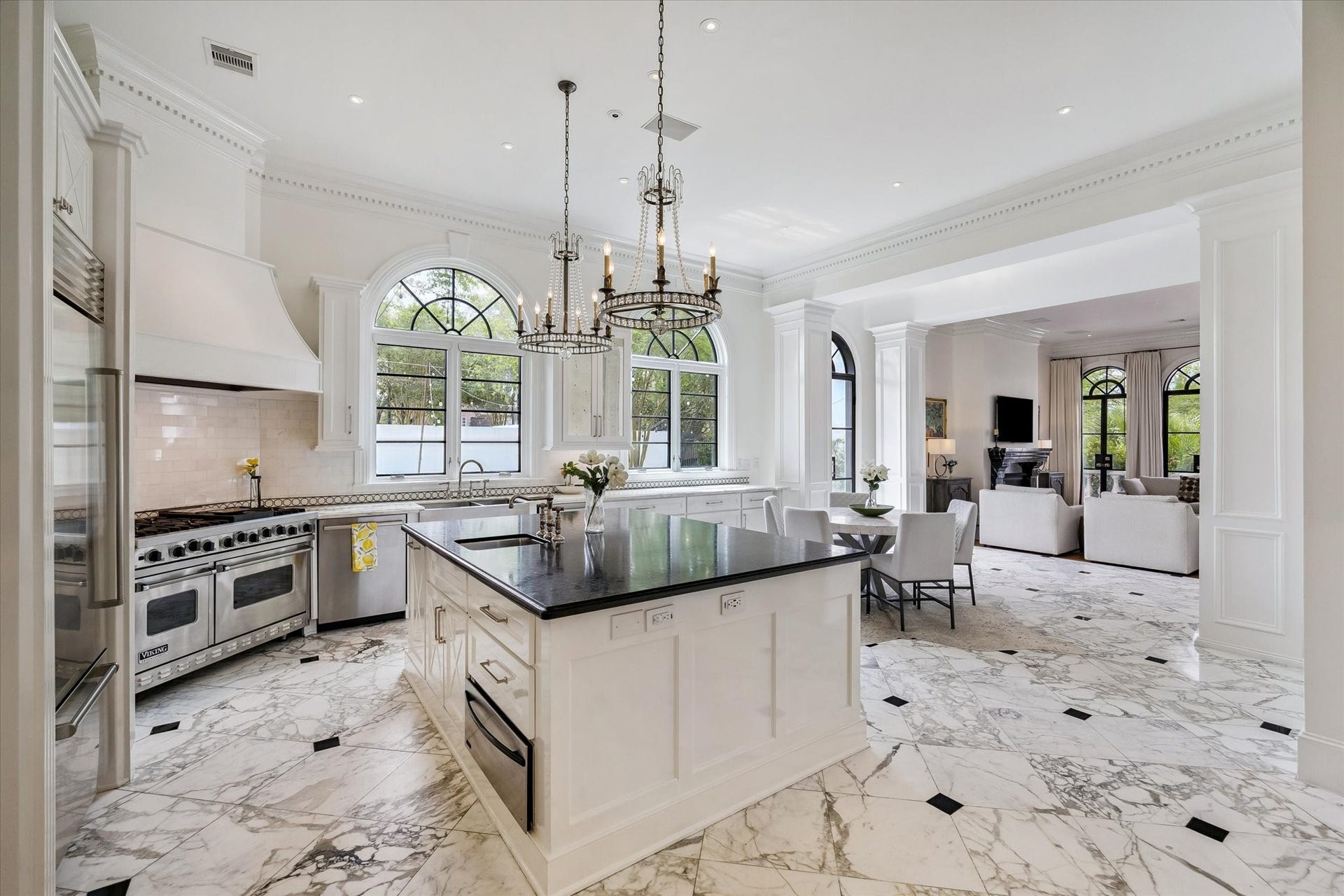 24 Crestwood Drive, Houston, TX 77007 24 Crestwood Drive, Houston, TX 77007