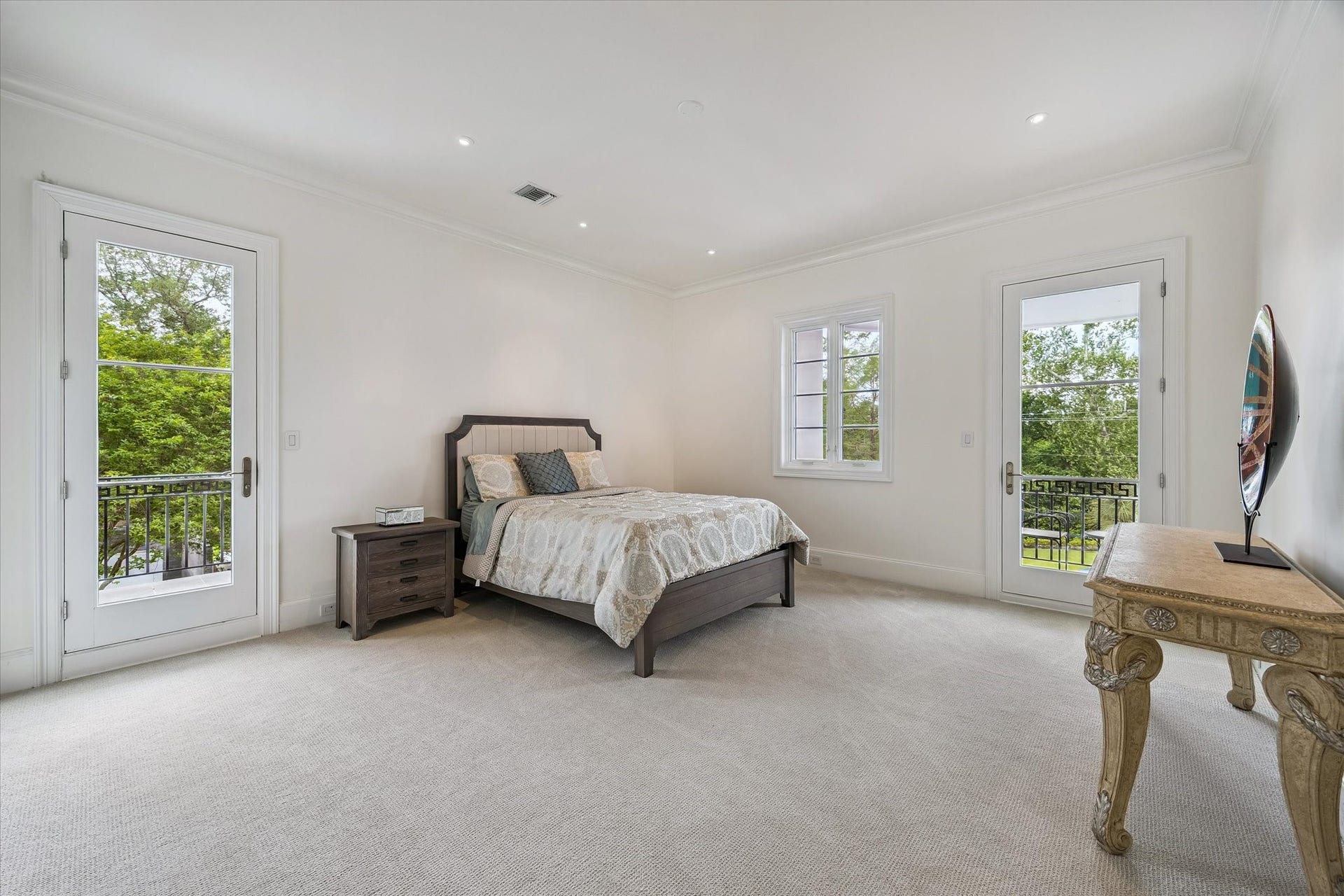 24 Crestwood Drive, Houston, TX 77007 24 Crestwood Drive, Houston, TX 77007