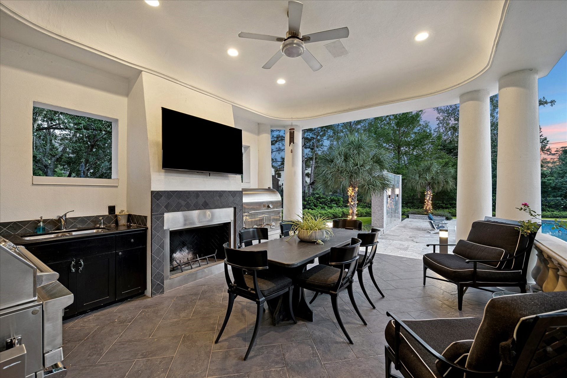 24 Crestwood Drive, Houston, TX 77007 24 Crestwood Drive, Houston, TX 77007