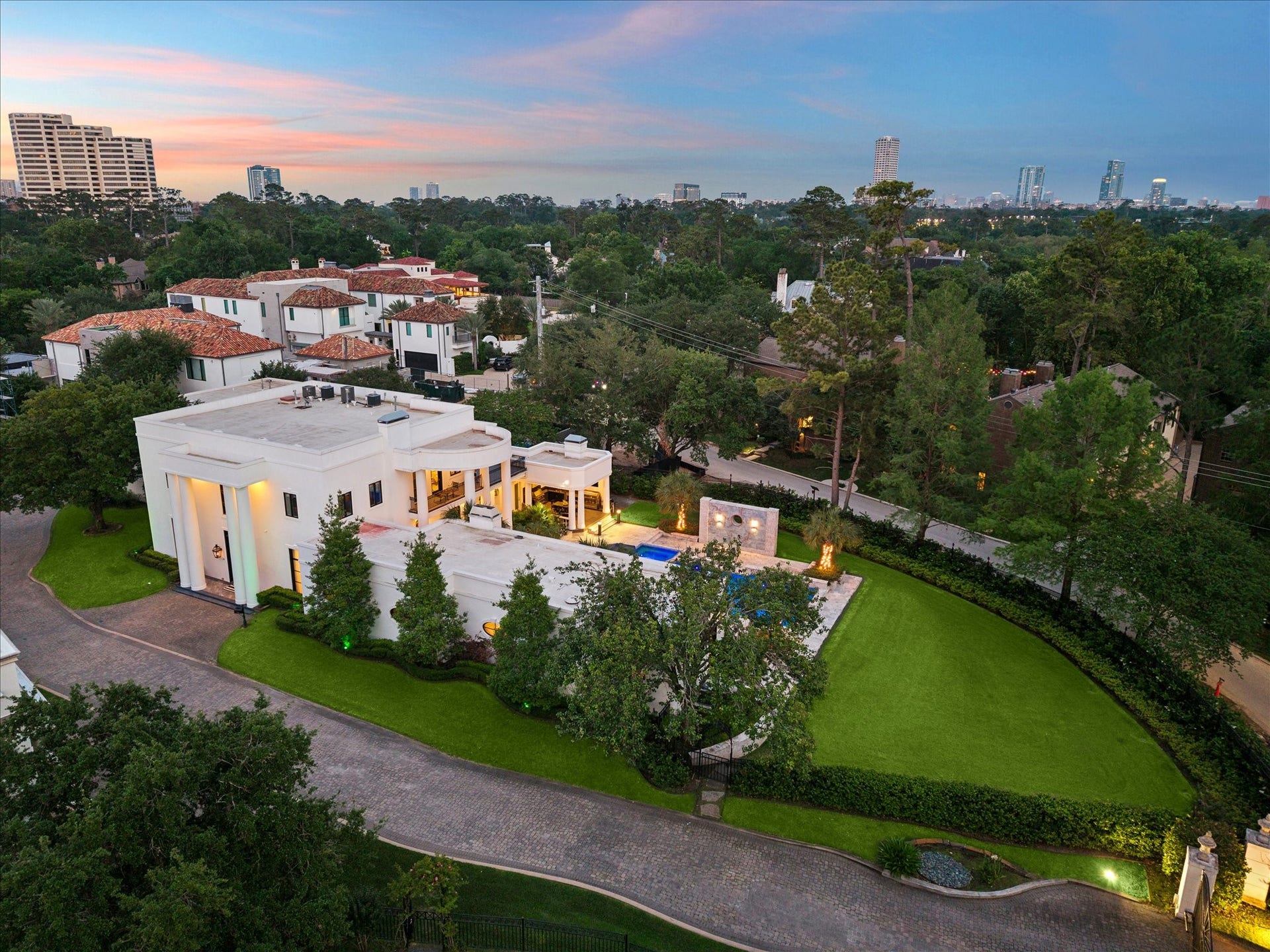 24 Crestwood Drive, Houston, TX 77007 24 Crestwood Drive, Houston, TX 77007