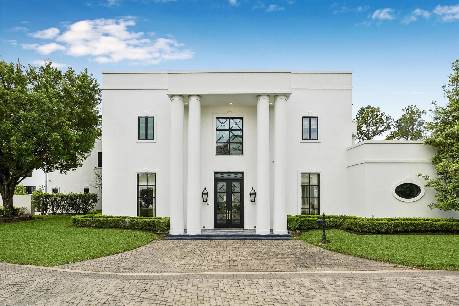 24 Crestwood Drive, Houston, TX 77007 24 Crestwood Drive, Houston, TX 77007