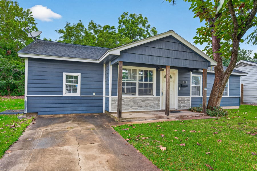 Property photo for 1114 Woodbine Drive, West Columbia, TX