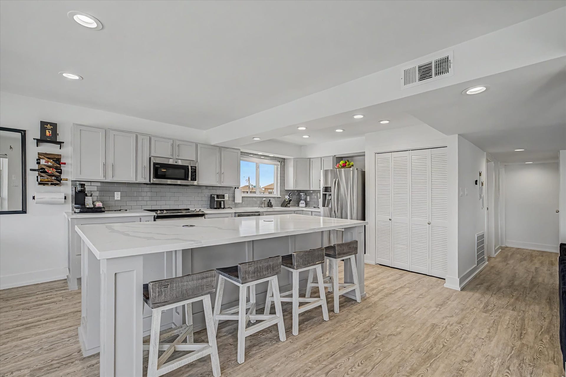 1047 & 1027 Long Reach Drive, Tiki Island, TX 77554 Fully equipped kitchen for Guest house