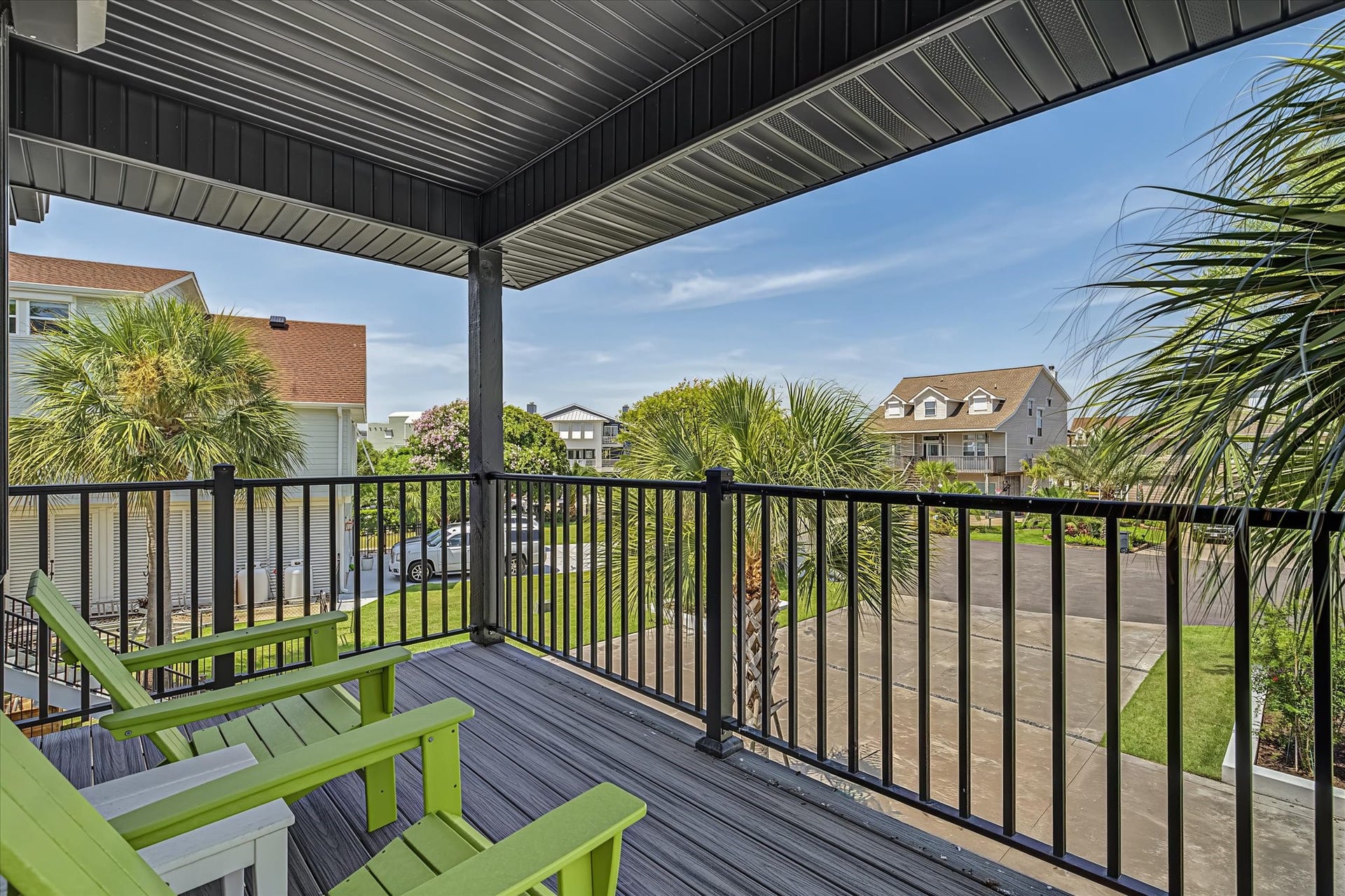 1047 & 1027 Long Reach Drive, Tiki Island, TX 77554 Front porch upper level patio for Main house