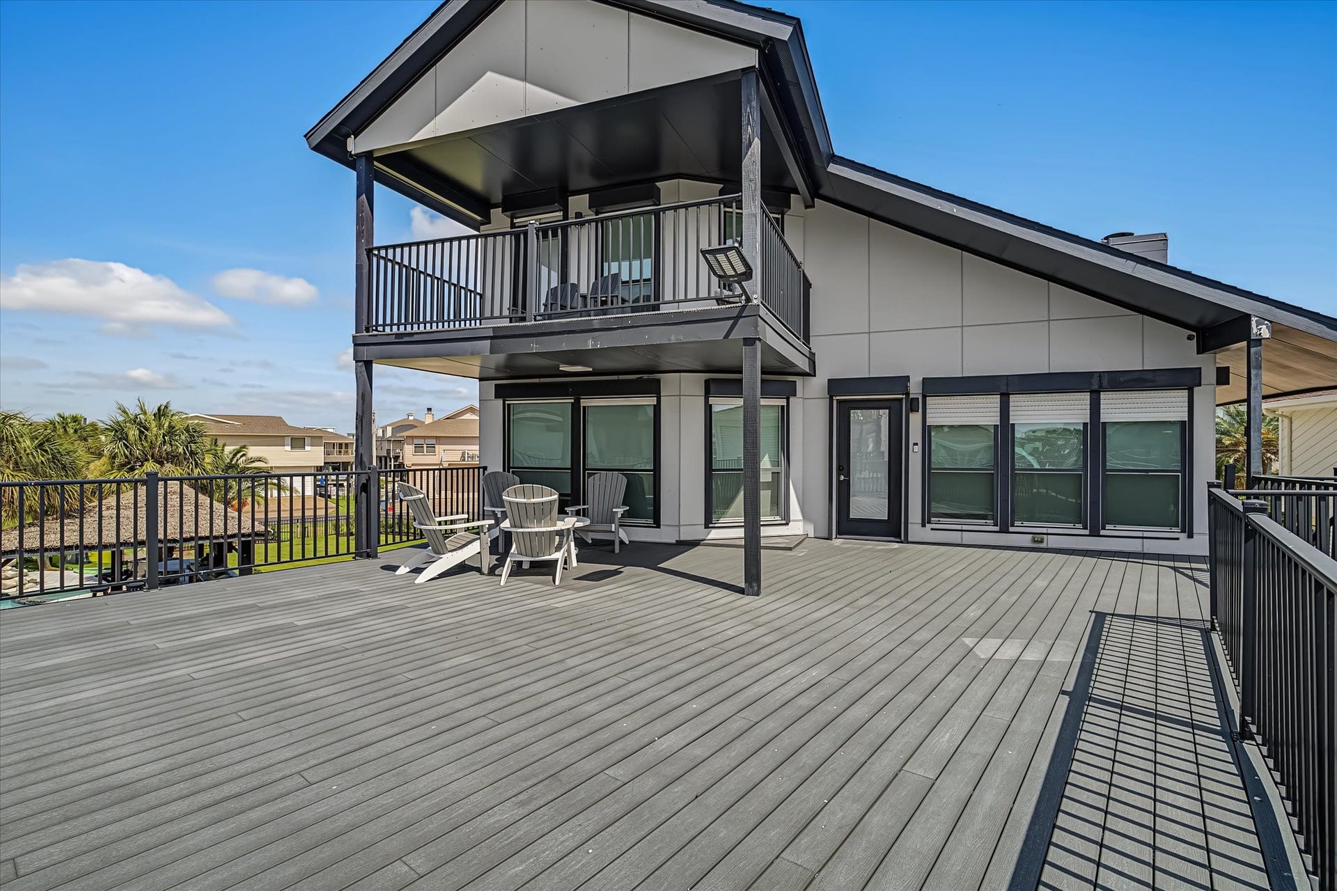 1047 & 1027 Long Reach Drive, Tiki Island, TX 77554 Upper level patio for Guest house