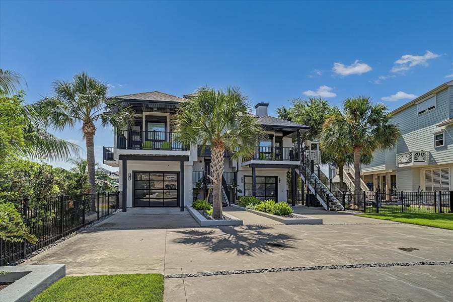 Property photo for 1047 & 1027 Long Reach Drive, Tiki Island, TX