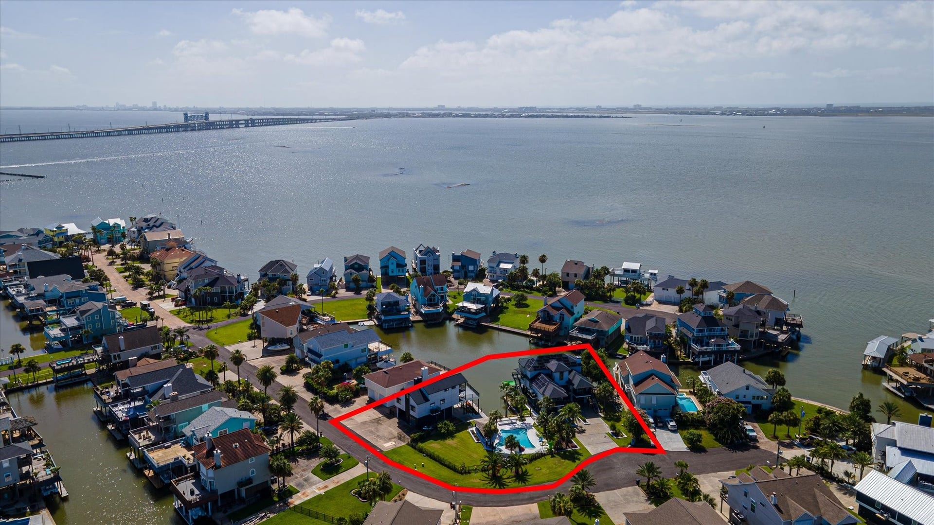 1047 & 1027 Long Reach Drive, Tiki Island, TX 77554 Sea view