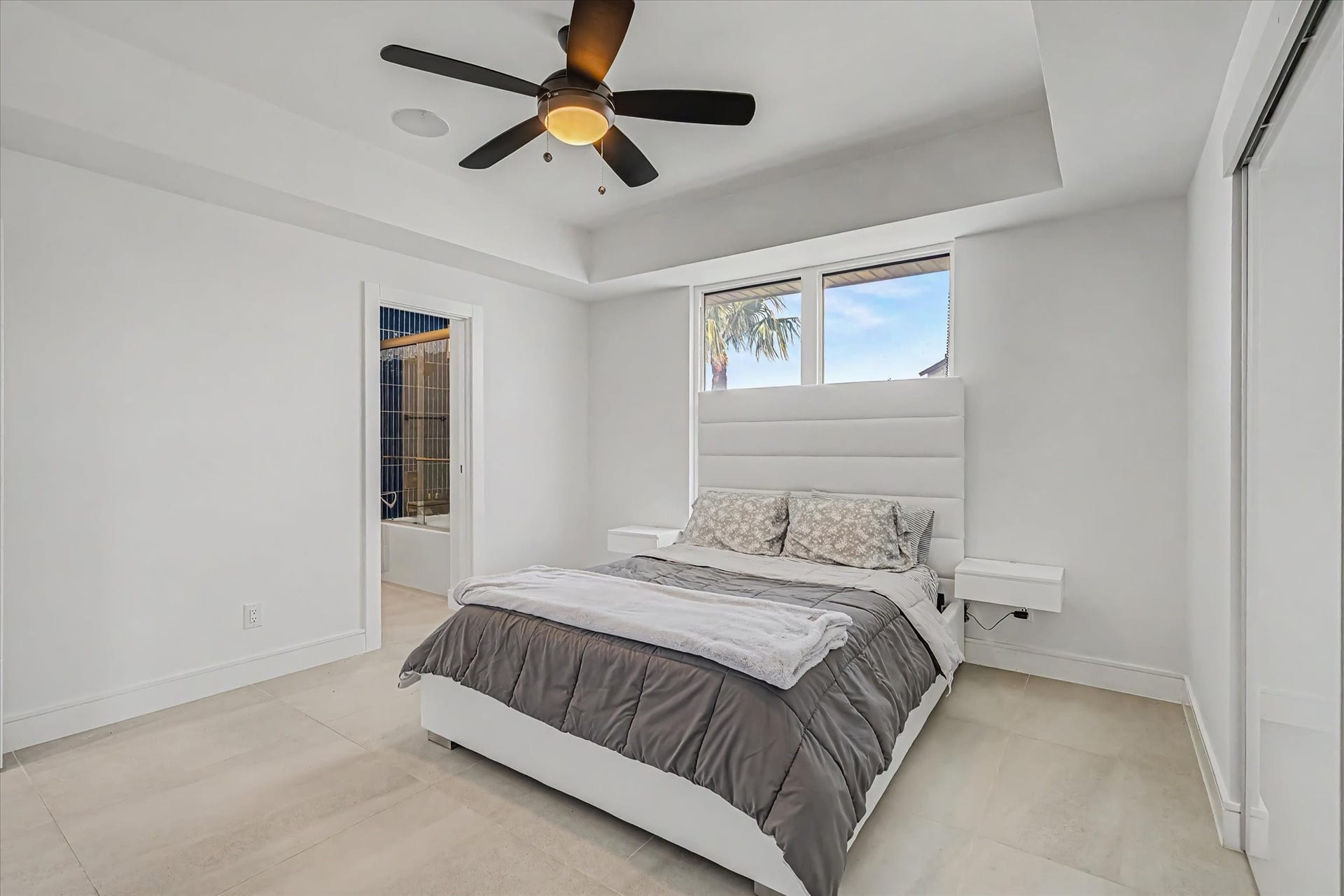 1047 & 1027 Long Reach Drive, Tiki Island, TX 77554 Other bedroom (3th) in the main house