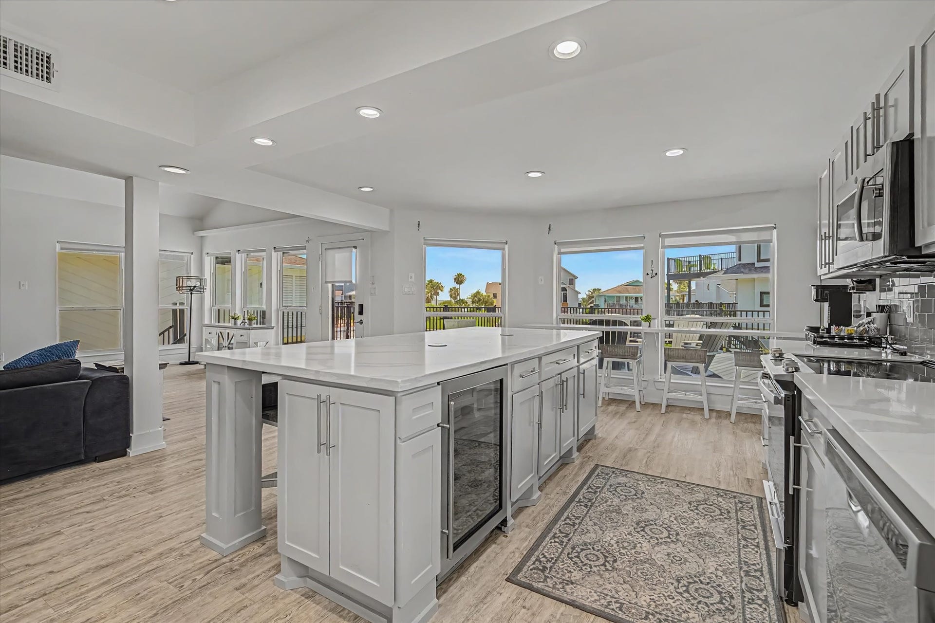 1047 & 1027 Long Reach Drive, Tiki Island, TX 77554 Fully equipped kitchen in Guest house