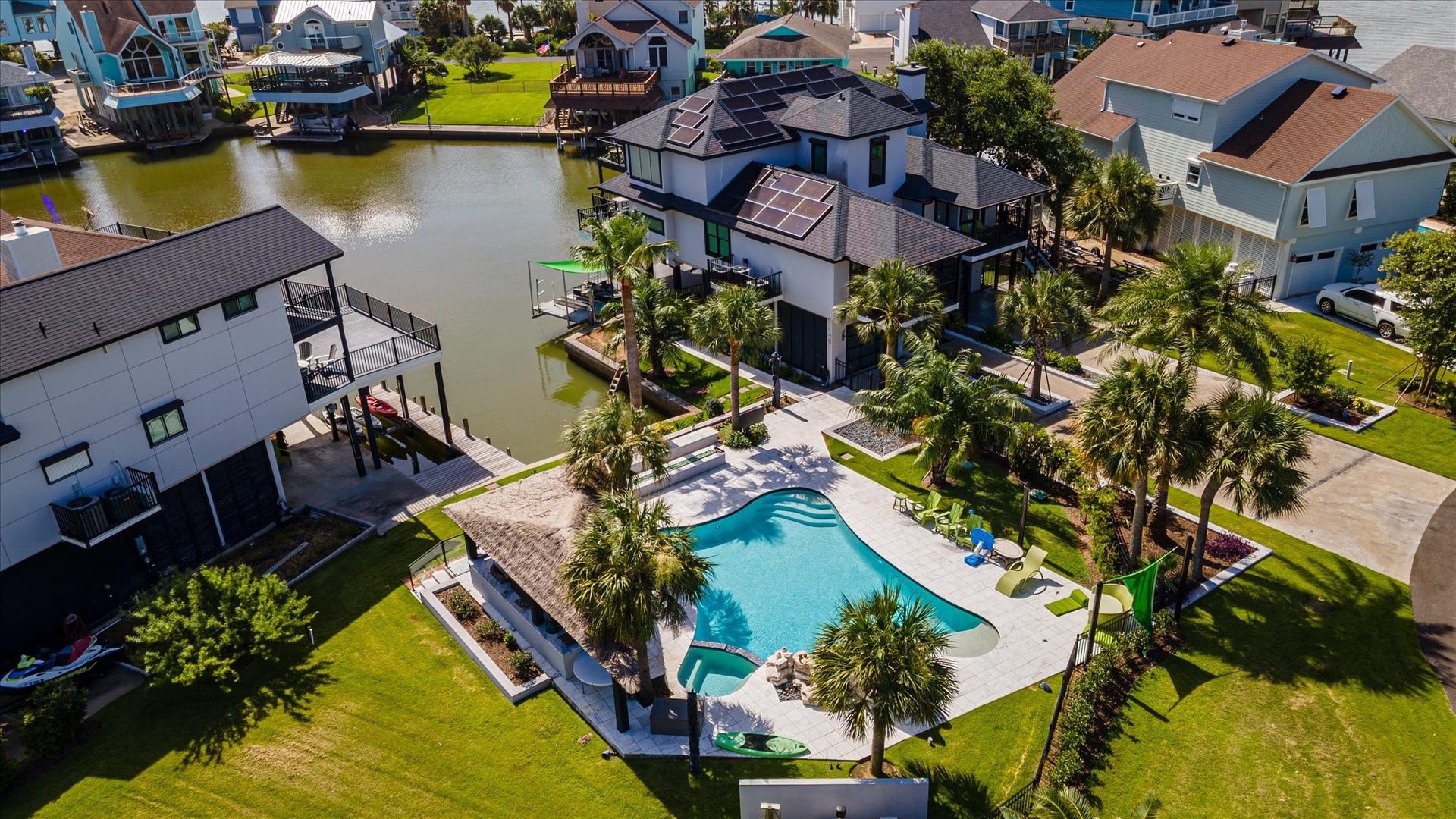 1047 & 1027 Long Reach Drive, Tiki Island, TX 77554 Main house, guest house and pool