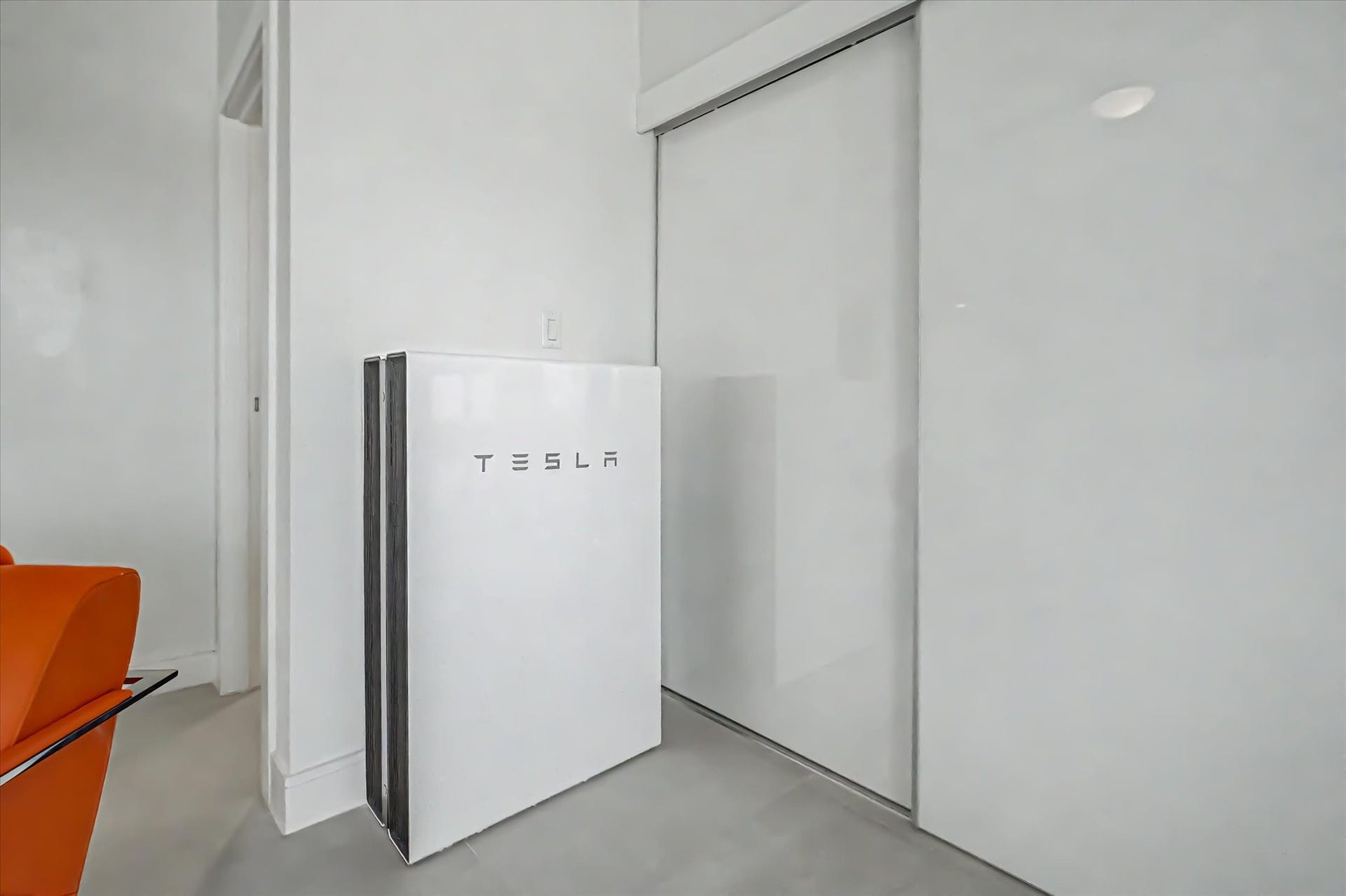 1047 & 1027 Long Reach Drive, Tiki Island, TX 77554 Tesla power system