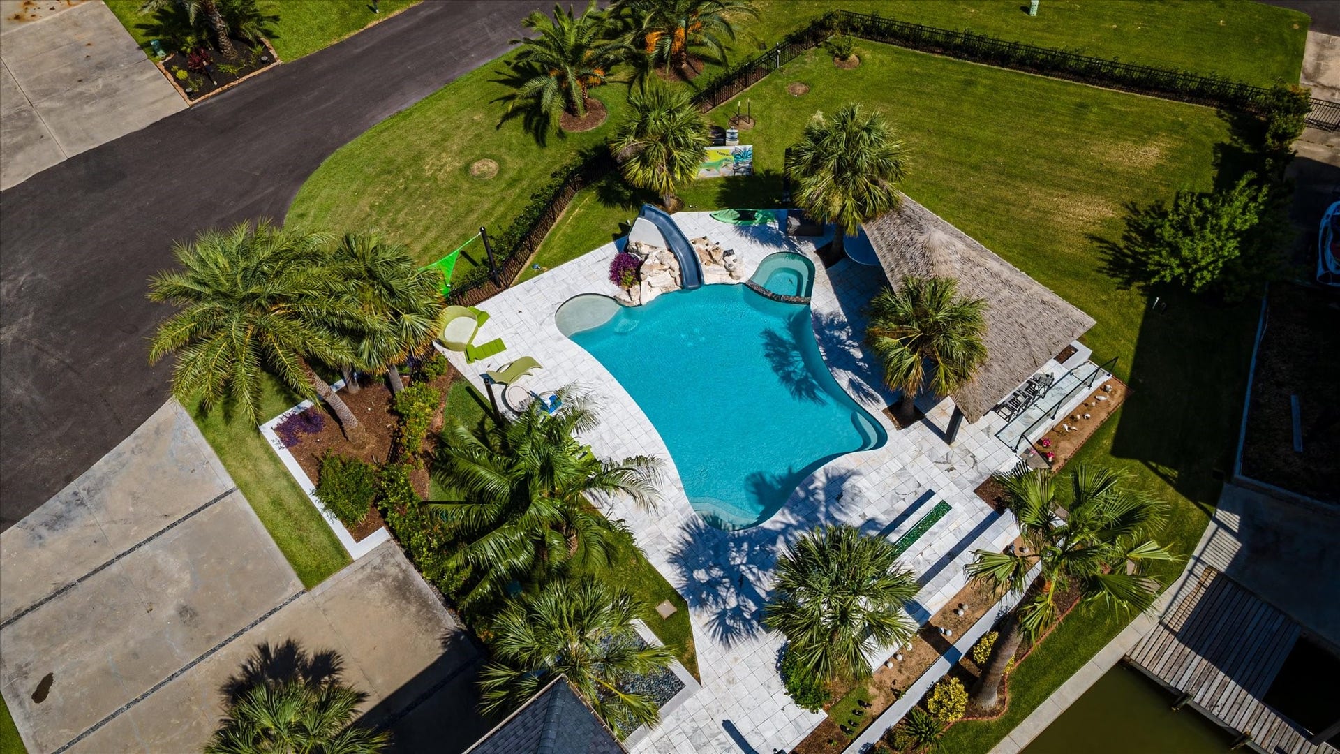 1047 & 1027 Long Reach Drive, Tiki Island, TX 77554 Shared pool/ resort style for main and guest house