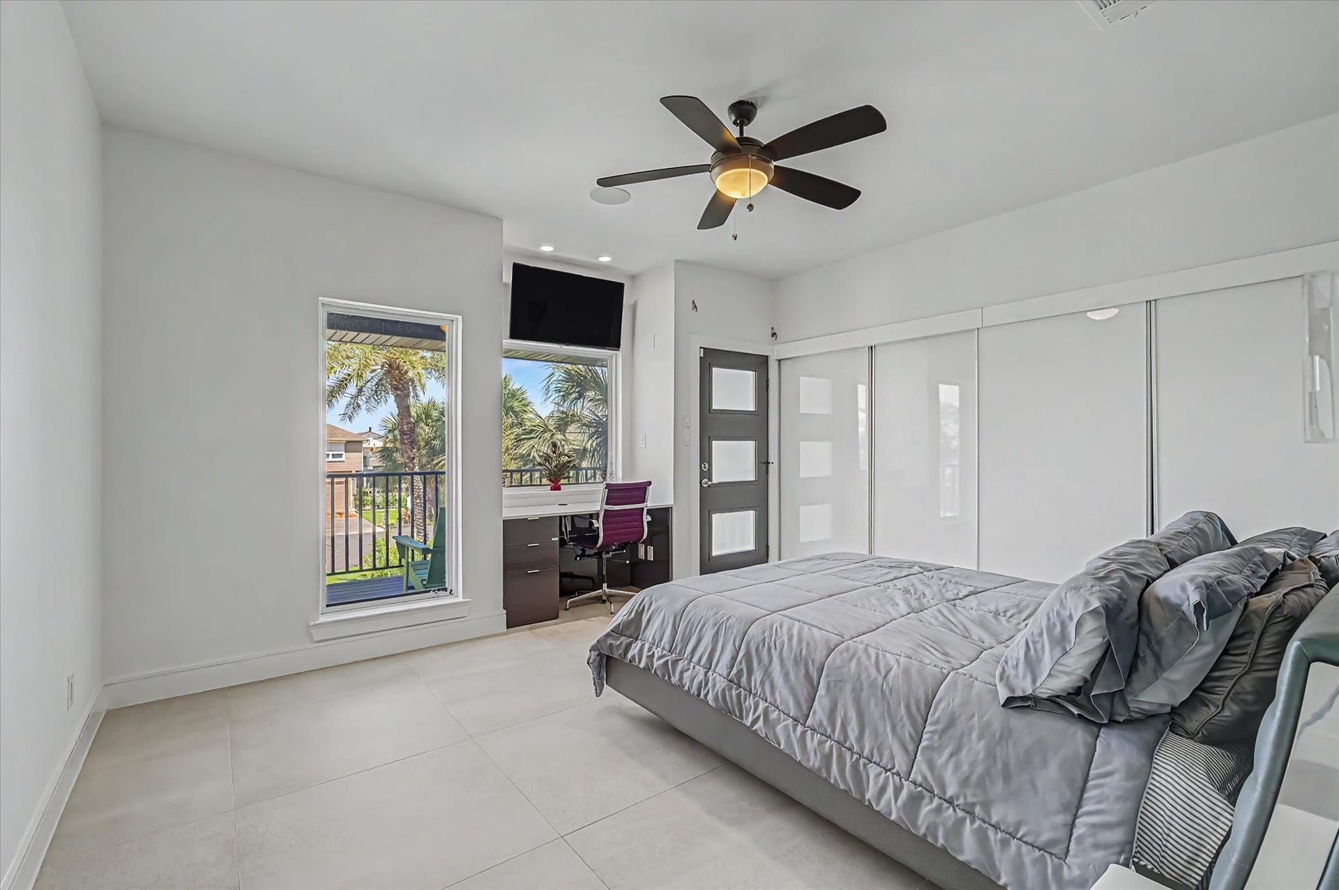 1047 & 1027 Long Reach Drive, Tiki Island, TX 77554 Other bedroom (4th) in the main house