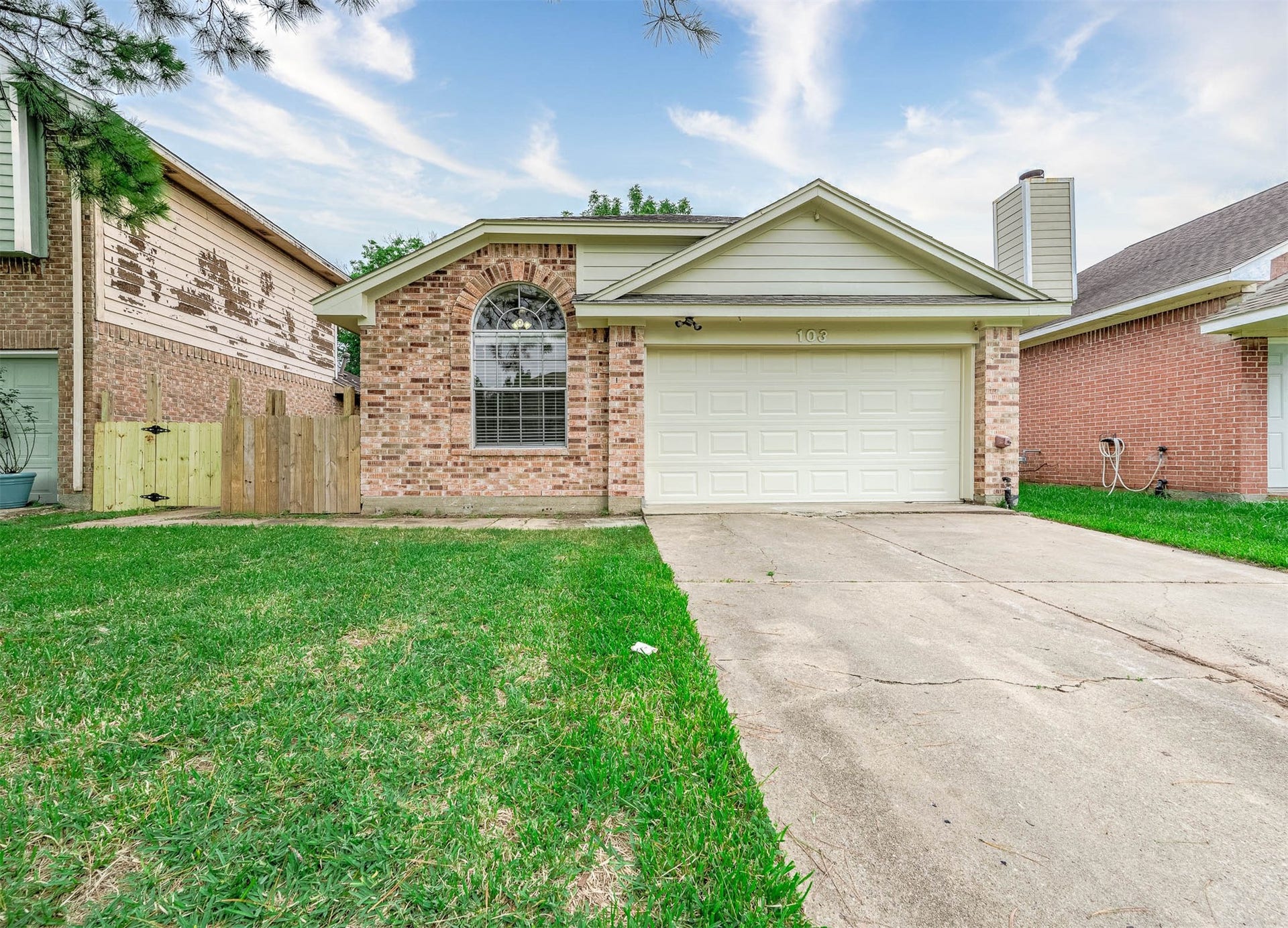 103 Avocado Street, Lake Jackson, TX 77566