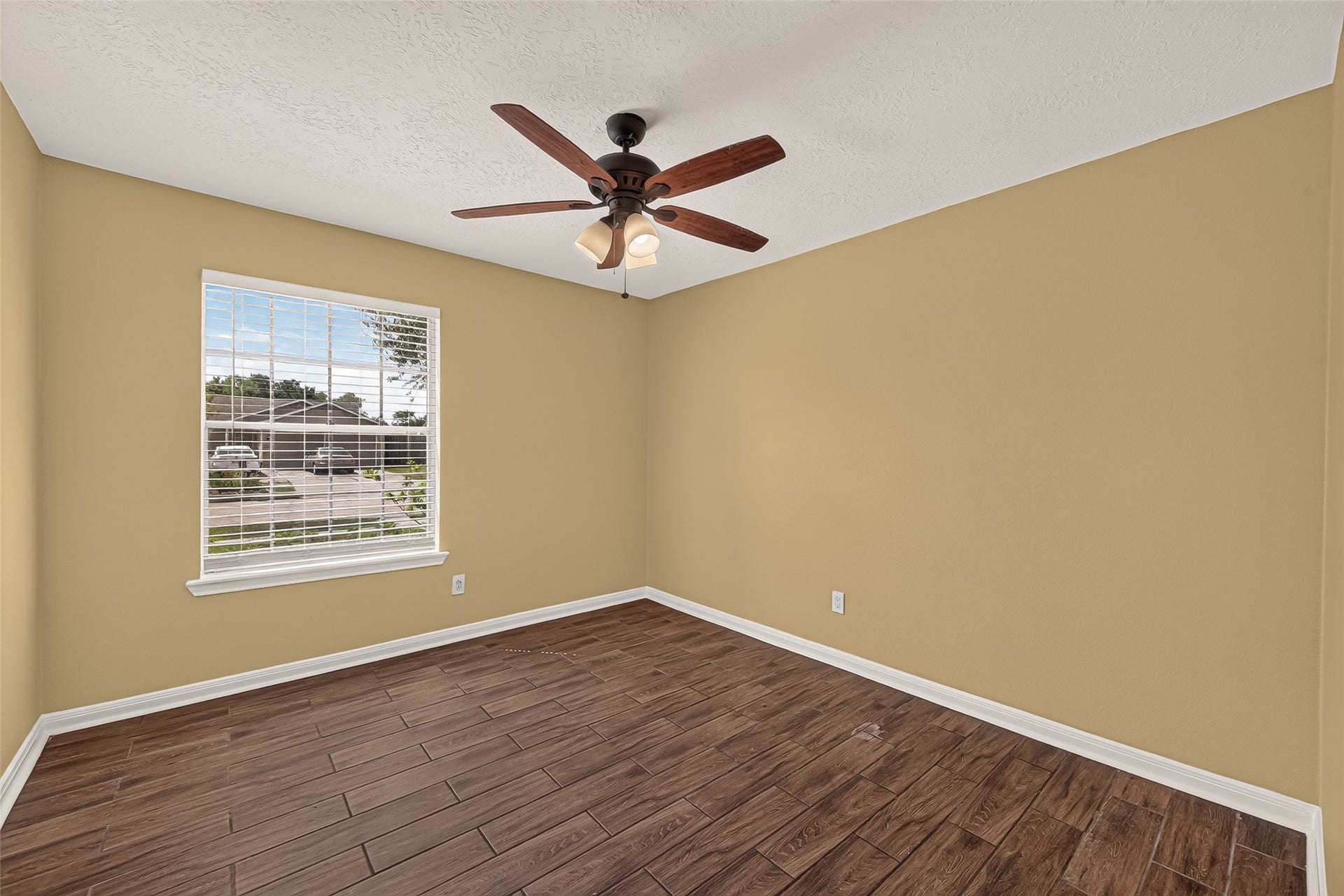12818 Huntington Field Drive, Houston, TX 77099 Secondary Bedroom-1st floor